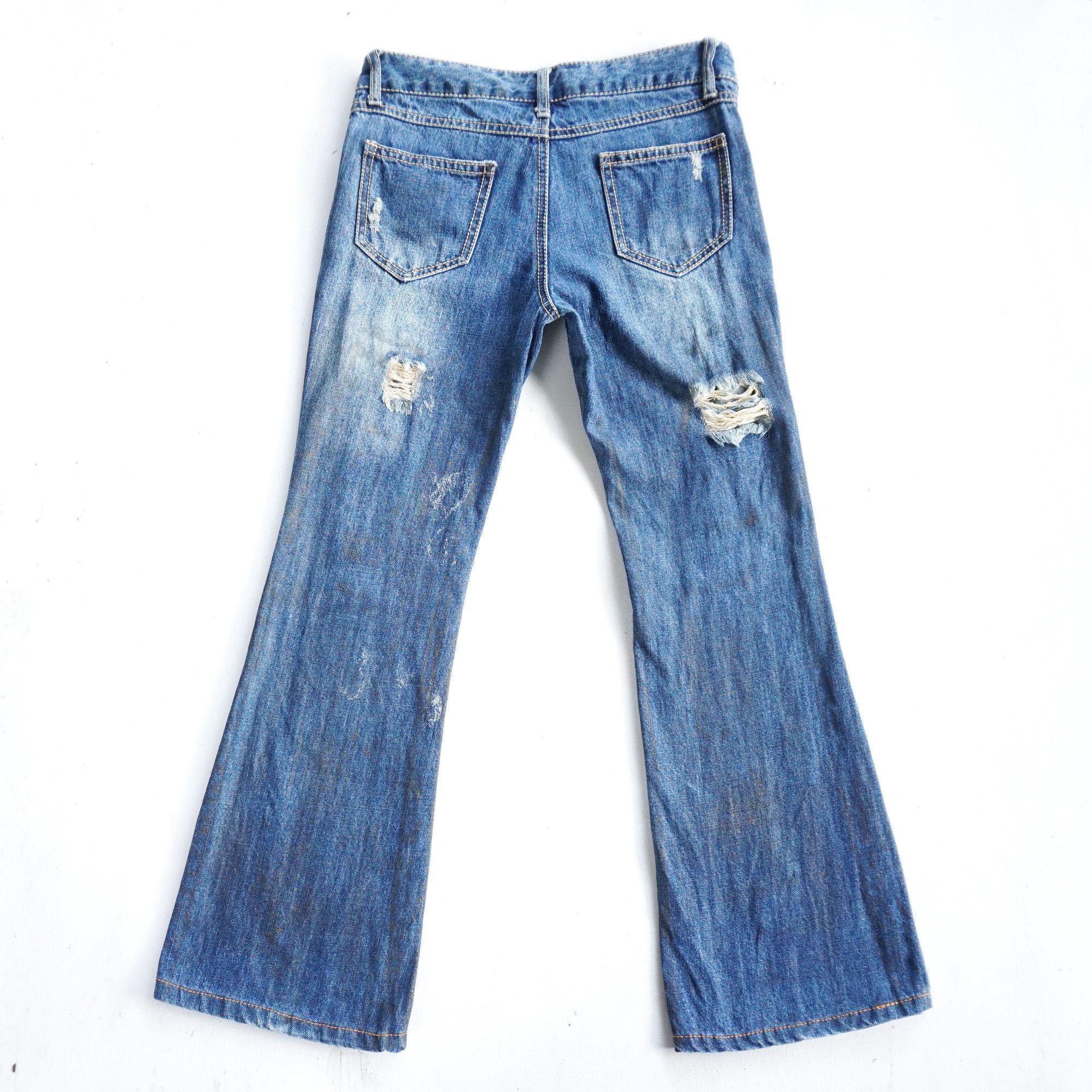 Japanese Brand Low Rise Ripped Dirty Look Flare Jeans Japanese Brand Size 27" / US 4 / IT 40 - 2 Thumbnail
