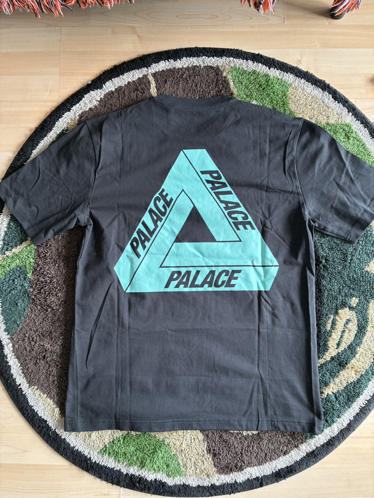 Palace Palace Tri-to-Help Tee Size US L / EU 52-54 / 3 - 1 Thumbnail