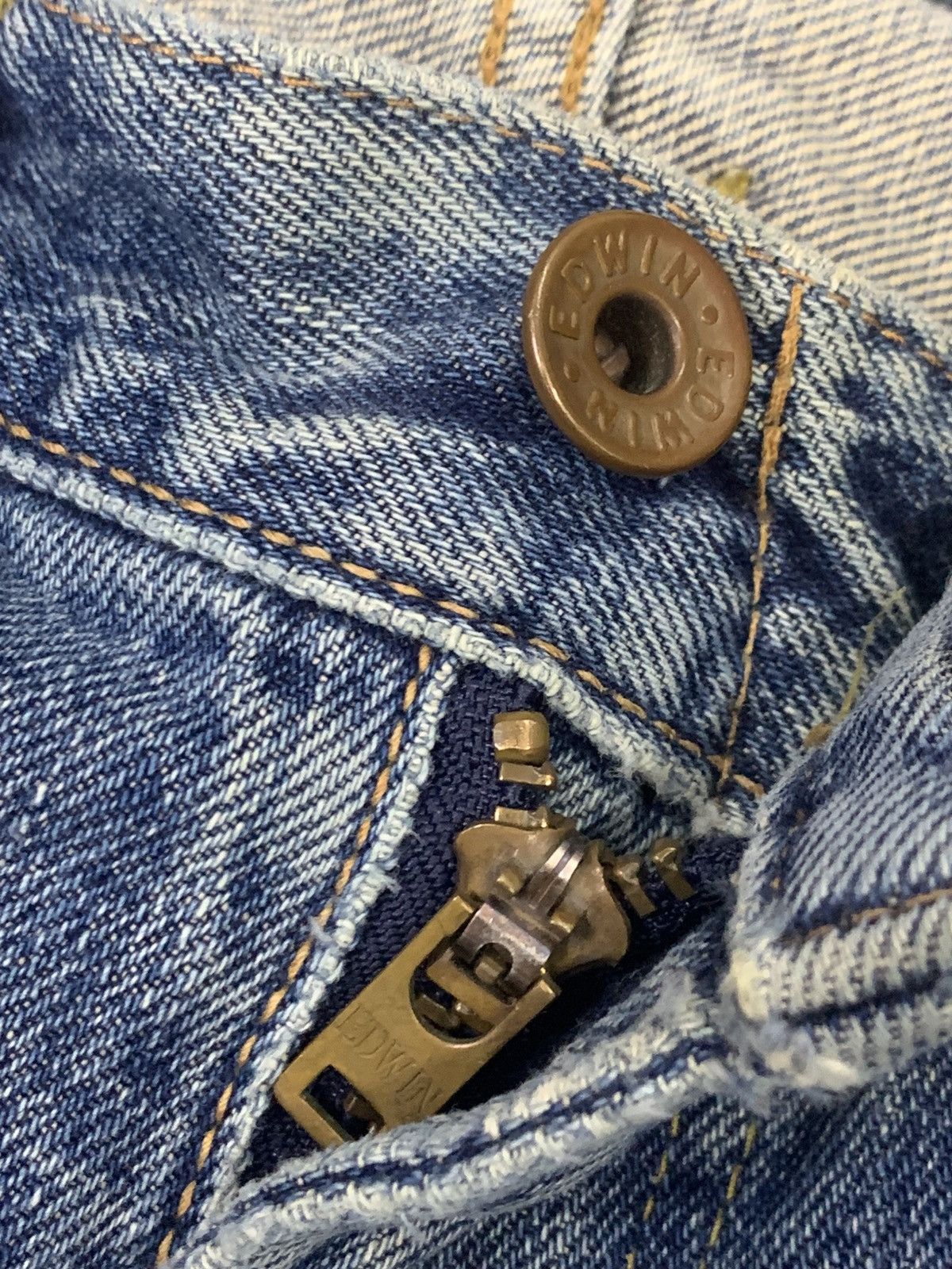 Edwin DISTRESSED EDWIN 505X SELVEDGE FADED BLUE. Size US 30 / EU 46 - 7 Thumbnail
