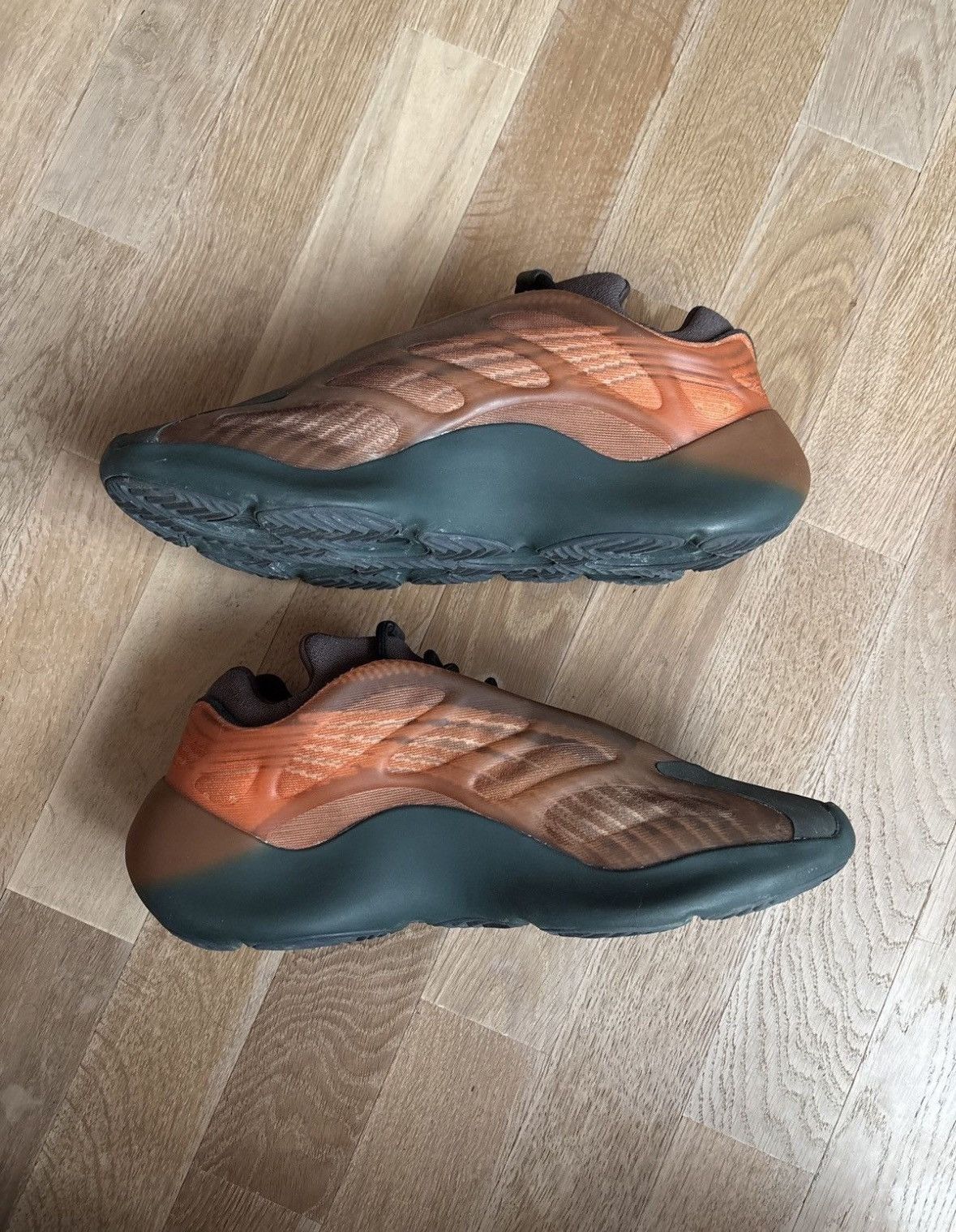 Adidas × Kanye West × Yeezy YEEZY 700 V3 Copper Fade Size US 9.5 / EU 42-43 - 2 Thumbnail