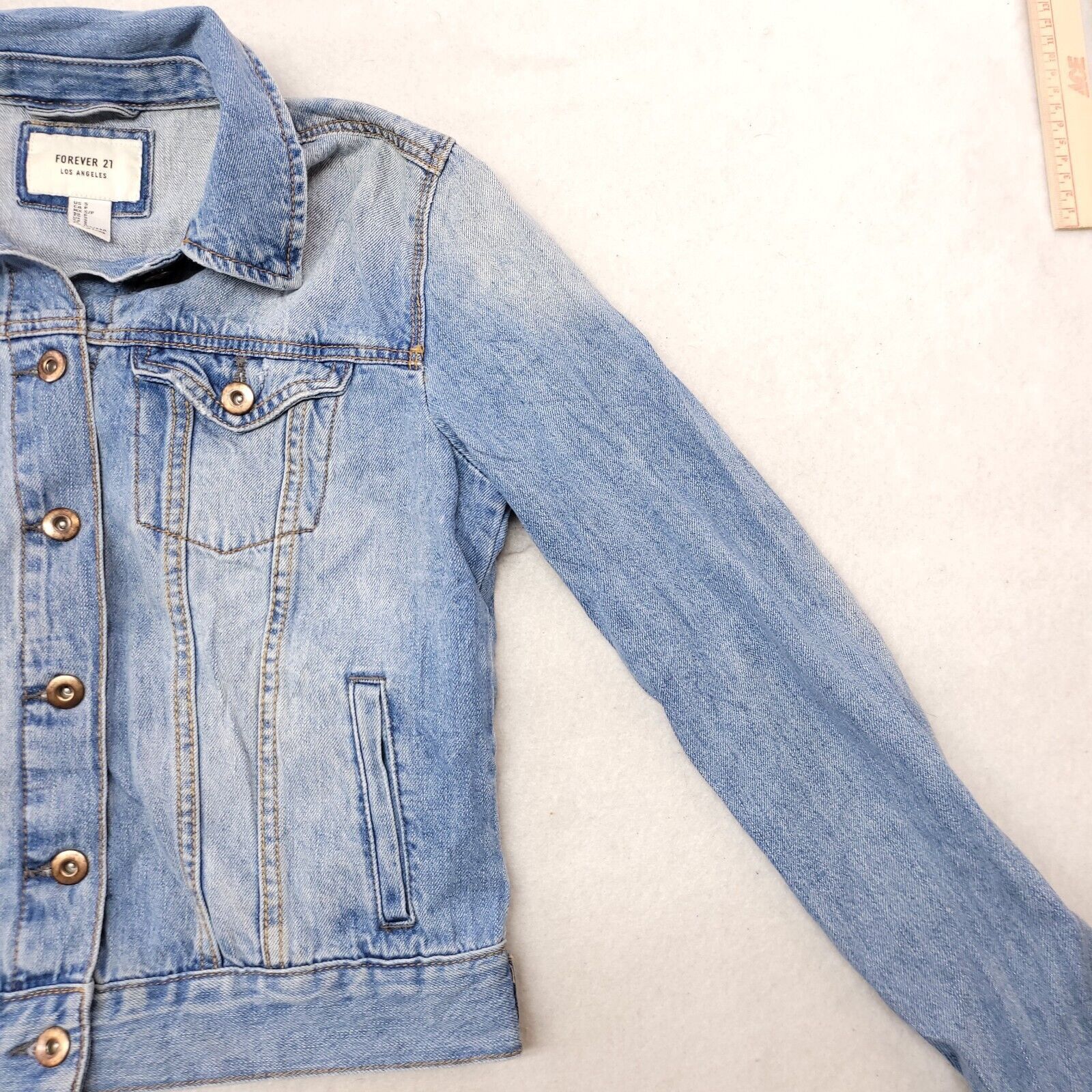 Forever 21 Forever 21 Casual Button Up Denim Jacket Womens Size S Blue Size S / US 4 / IT 40 - 5 Thumbnail