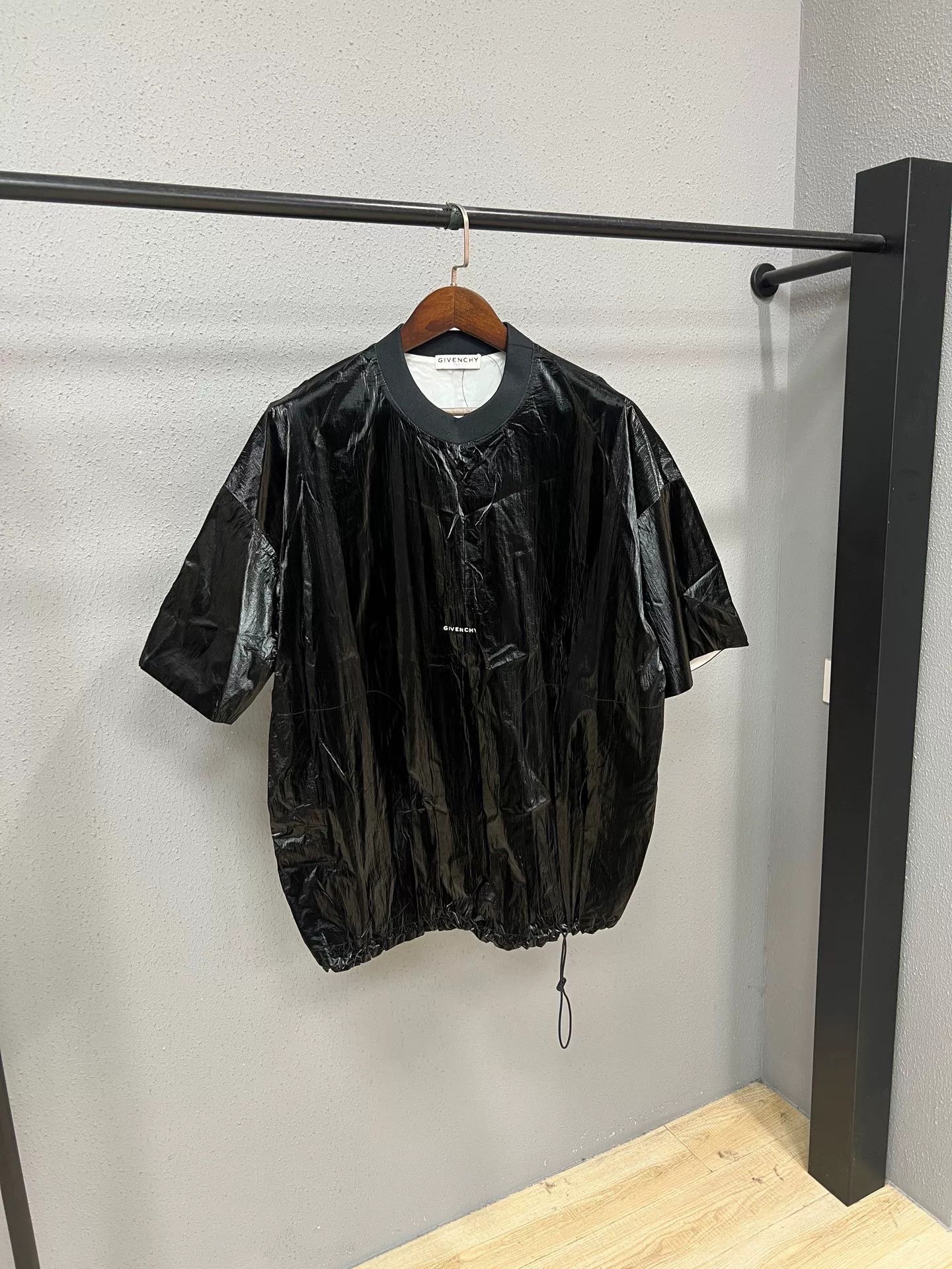 Givenchy Givenchy Show Style Short Sleeve Size US L / EU 52-54 / 3 - 1 Thumbnail