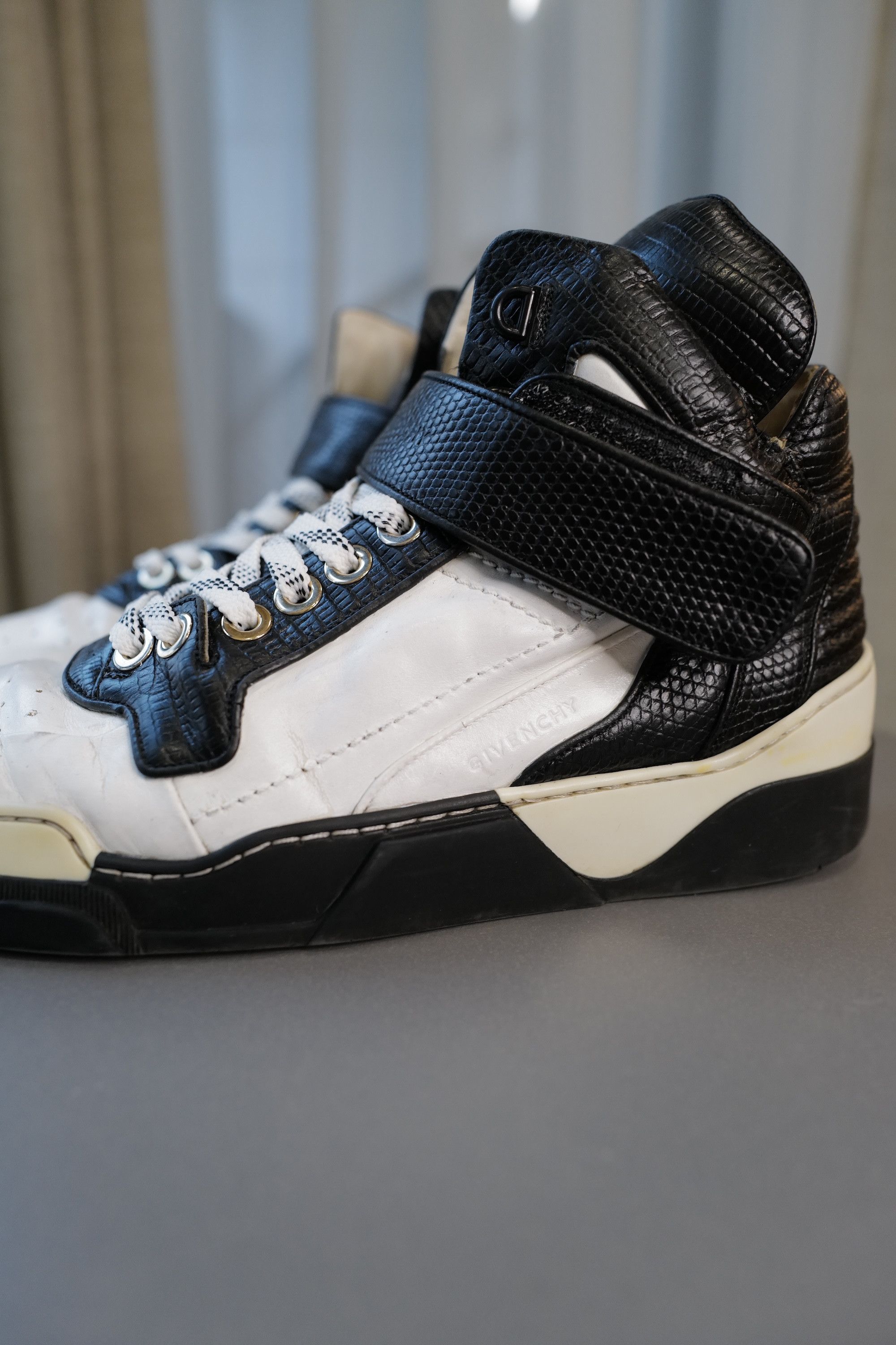 Givenchy Givenchy Hi Top Leather Sneakers Size US 8 / EU 41 - 12 Thumbnail
