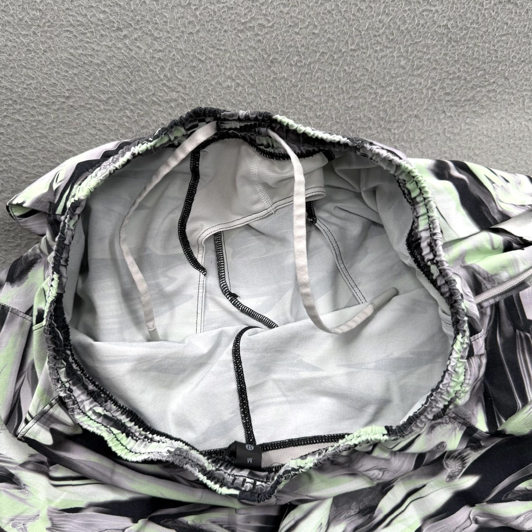 Lululemon Lululemon Shorts Mens Medium Green Black Camouflage Athletic Running Drawstring Pockets Lightweight Size US 31 - 7 Thumbnail