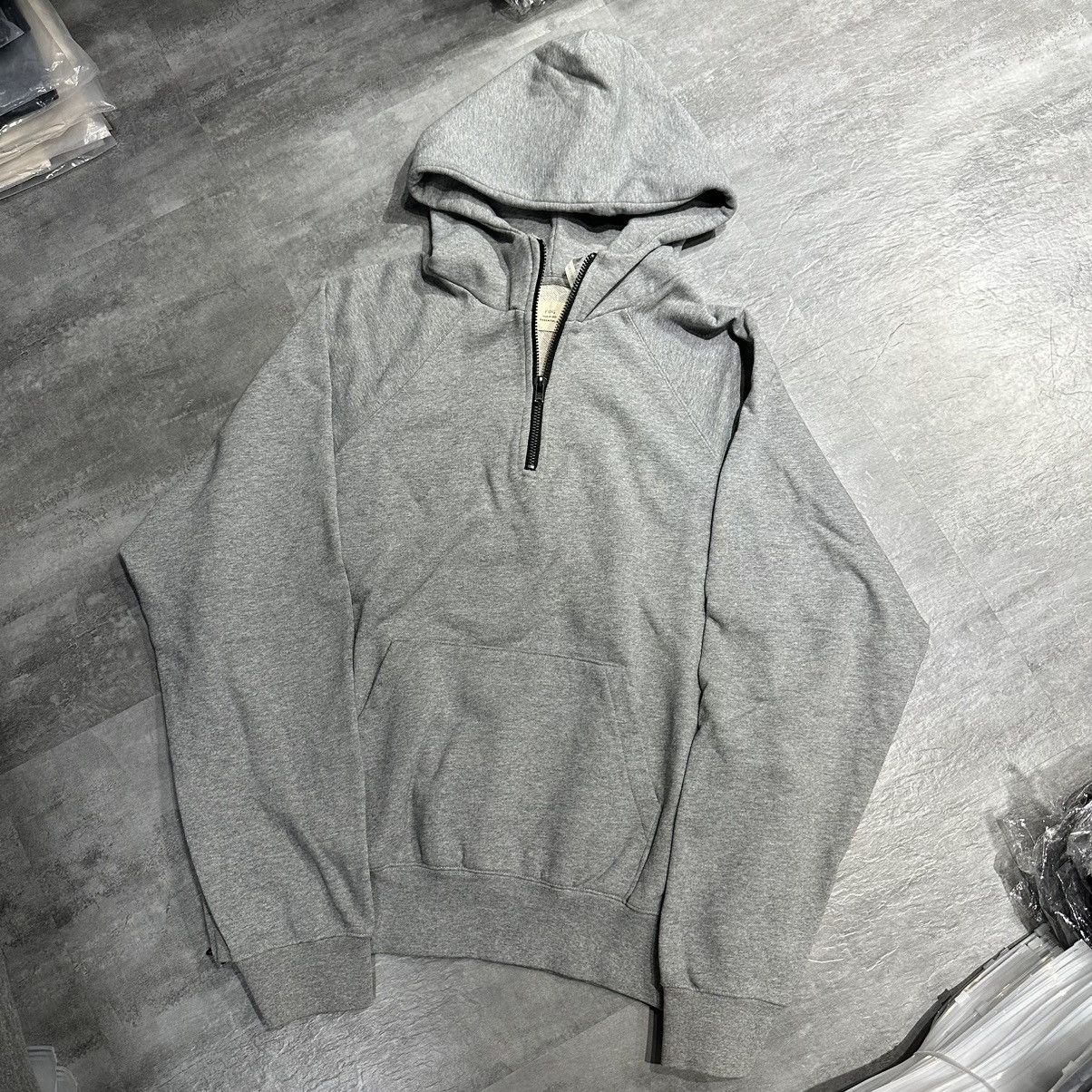 Fear of god essentials half fashion zip