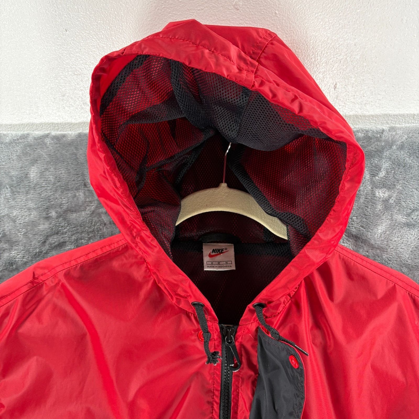 Nike Vintage Nike Red Black Hooded Pullover Windbreaker Jacket Me Size US M / EU 48-50 / 2 - 11 Thumbnail