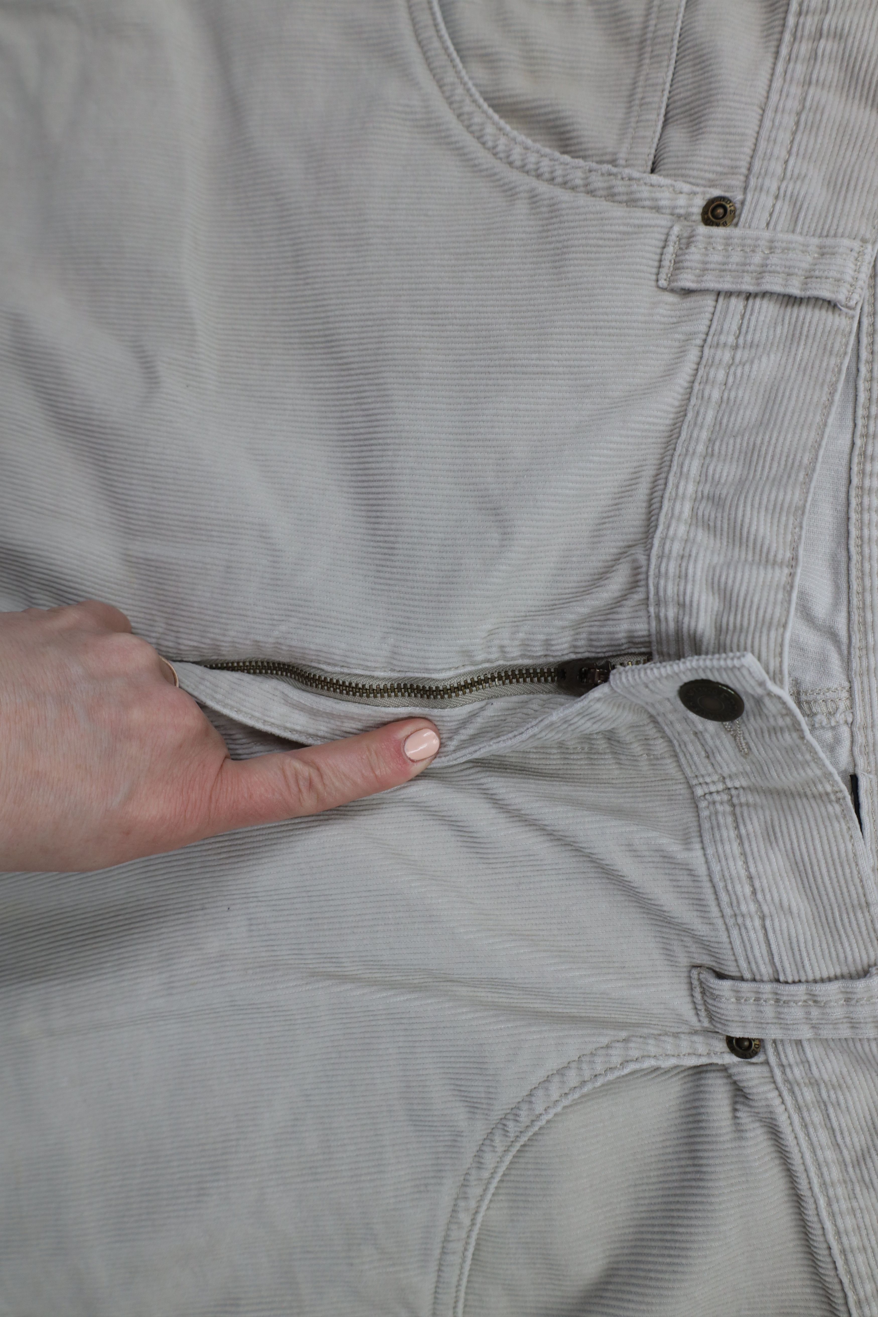 Eddie Bauer × Vintage Vintage 90s Eddie Bauer Wide Leg Corduroy Dungaree Pants Size US 38 / EU 54 - 8 Thumbnail