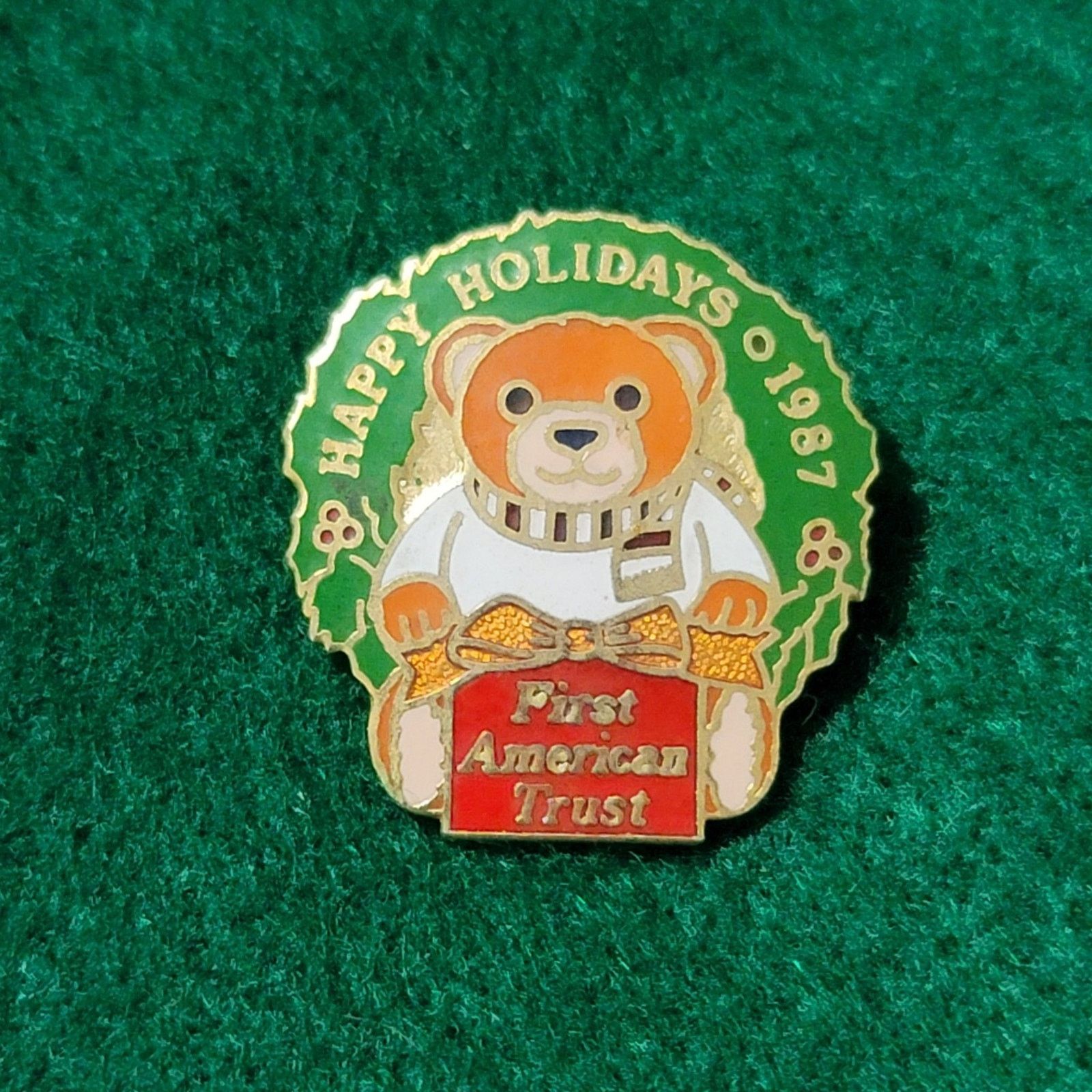 The Unbranded Brand Vtg 1987 Happy Holidays First American Trust Teddy Bear Pin Size ONE SIZE - 1 Thumbnail
