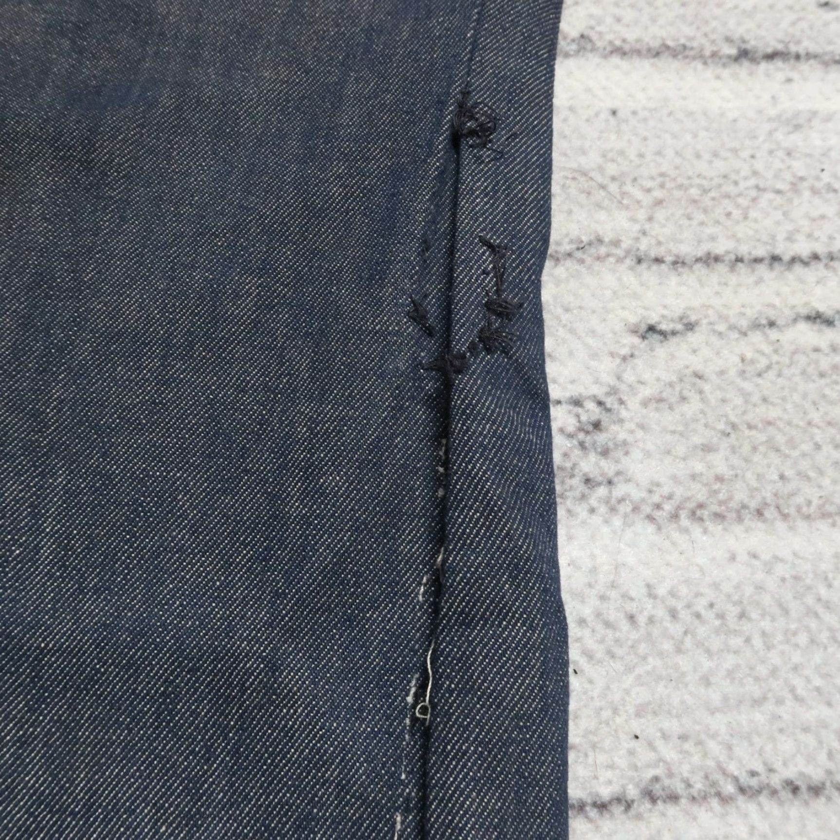 Levi's VINTAGE Levi's 501 Denim Jeans Men Dark Wash Size 28 Distressed Made in USA 90s Size US 28 / EU 44 - 4 Thumbnail