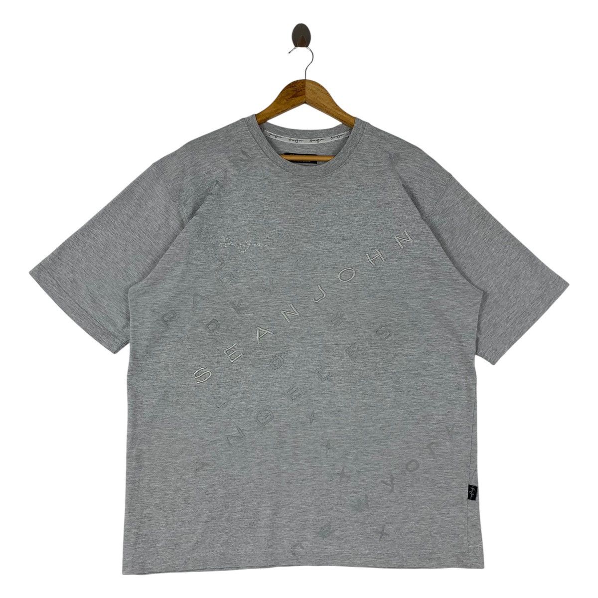 Sean John SEAN JOHN embroidery spellout big grey tee Size US XL / EU 56 / 4 - 1 Thumbnail