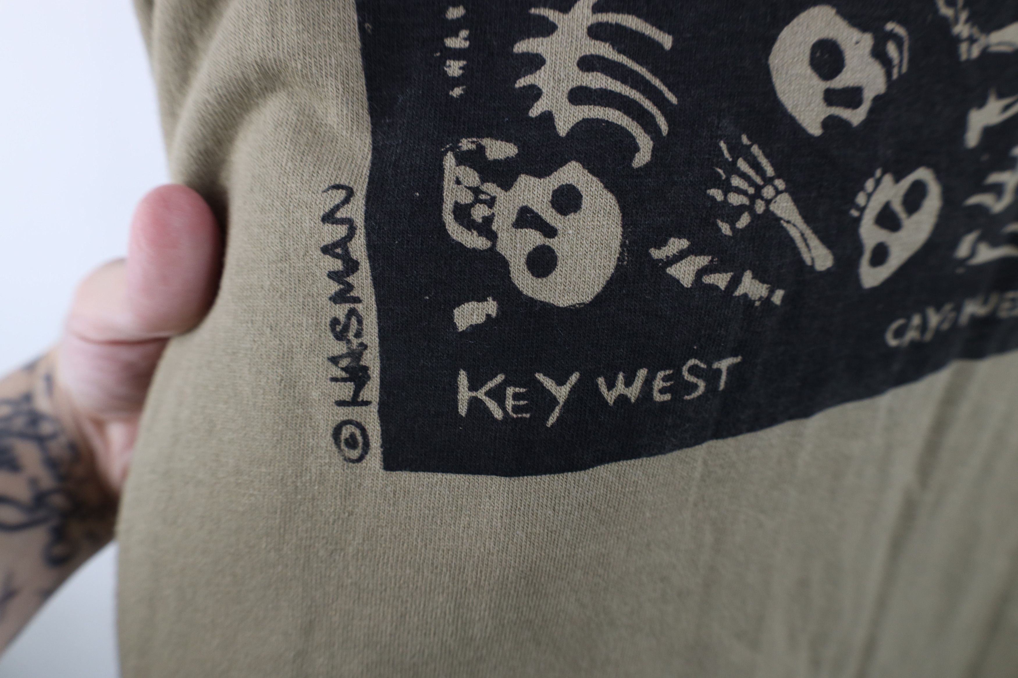 Vintage Vintage 90s Streetwear Bone Key Cayo Hueso Key West T-Shirt Size US XXL / EU 58 / 5 - 10 Thumbnail