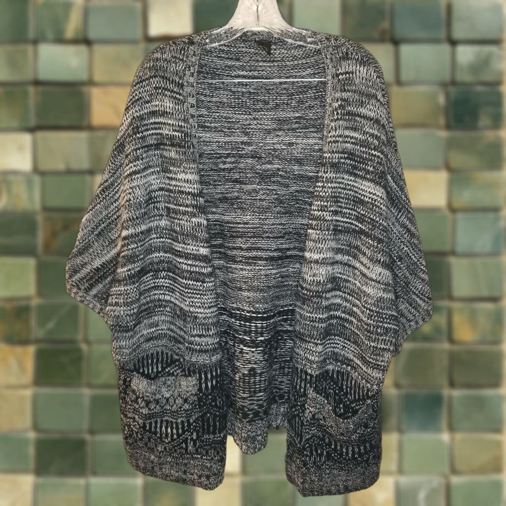 Vintage Q Cardigan Shirt Women Black White Short Sleeve Heavy Pockets Size S/M Size S / US 4 / IT 40 - 1 Thumbnail