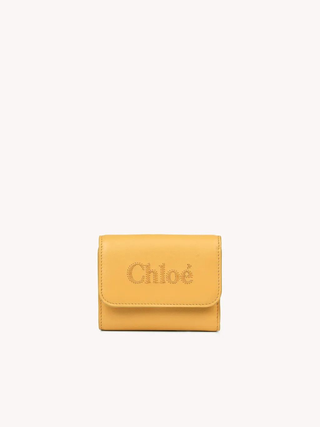 Chloe o1loc1c0425 CHC23 Size: OS / Sense Small Trifold Wallet Size ONE SIZE - 1 Thumbnail