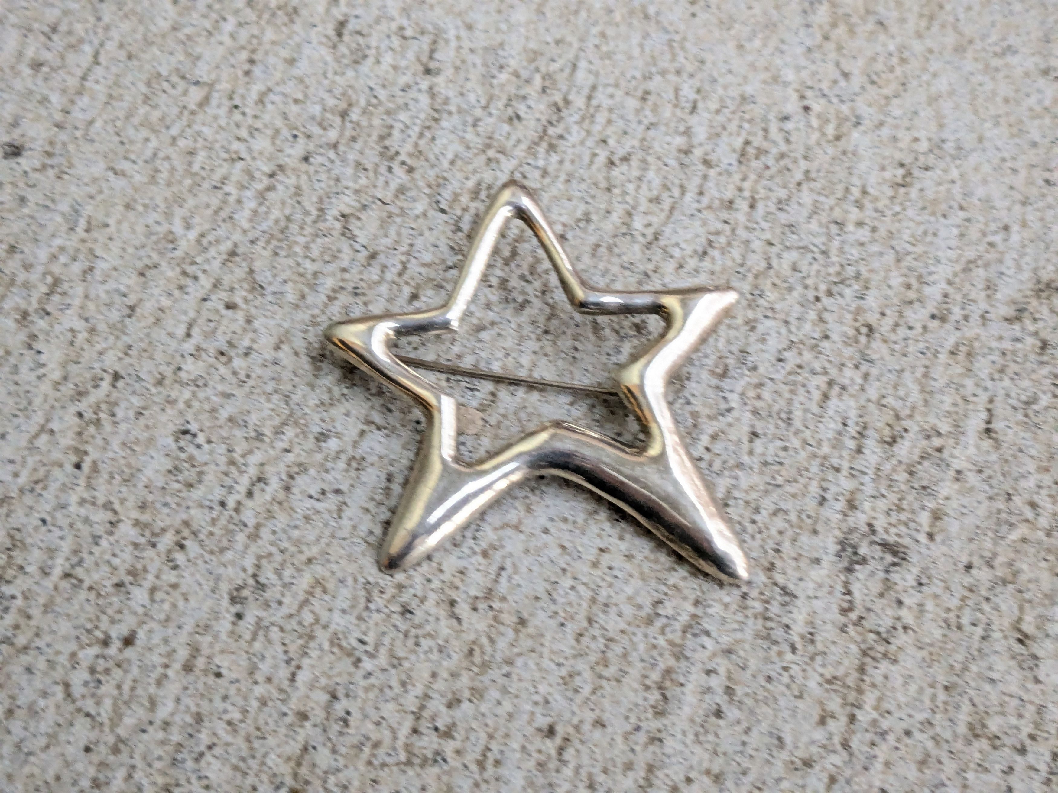 Vintage Vintage Sterling Silver Brooch Pin Star Hollow Puffy Size ONE SIZE - 2 Thumbnail