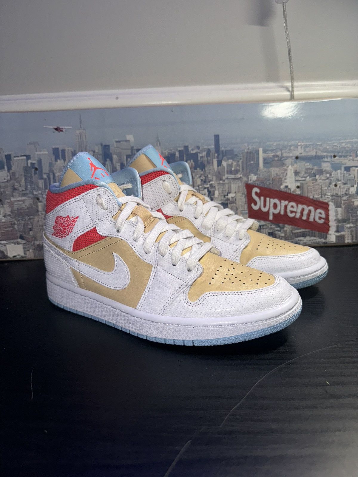 Nike Air Jordan 1 Mid SE Sesame Women’s Size 8