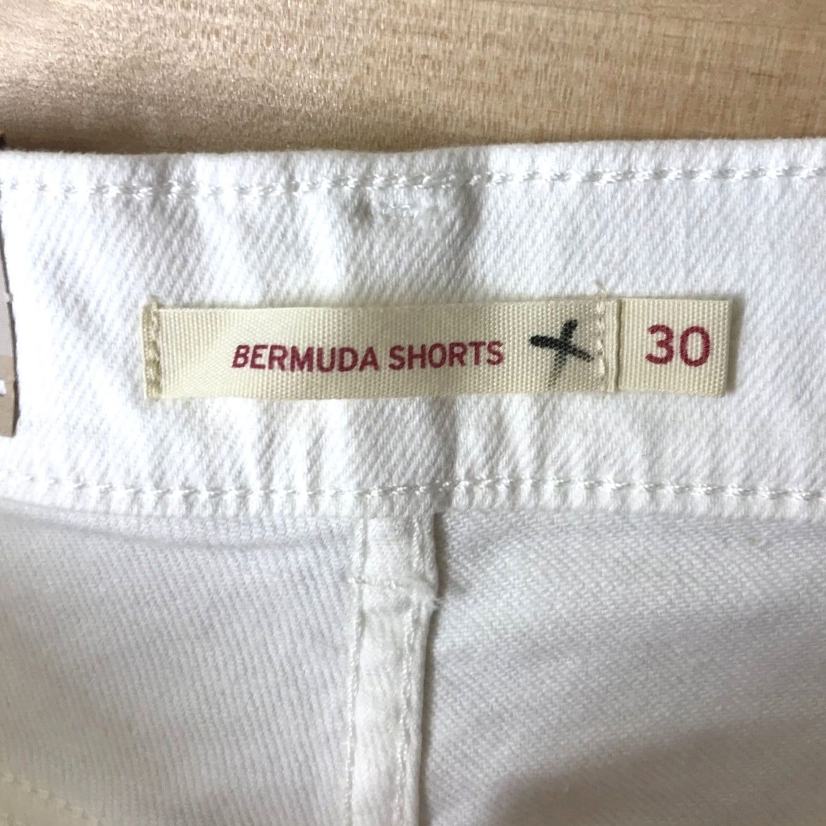 Levi's VINTAGE? No — Levi's Bermuda Shorts Slim Mid Rise White 10 Tall Denim with Pockets, Raw Hem, 5-Pocket Design Womens Size 30" / US 8 / IT 44 - 7 Thumbnail
