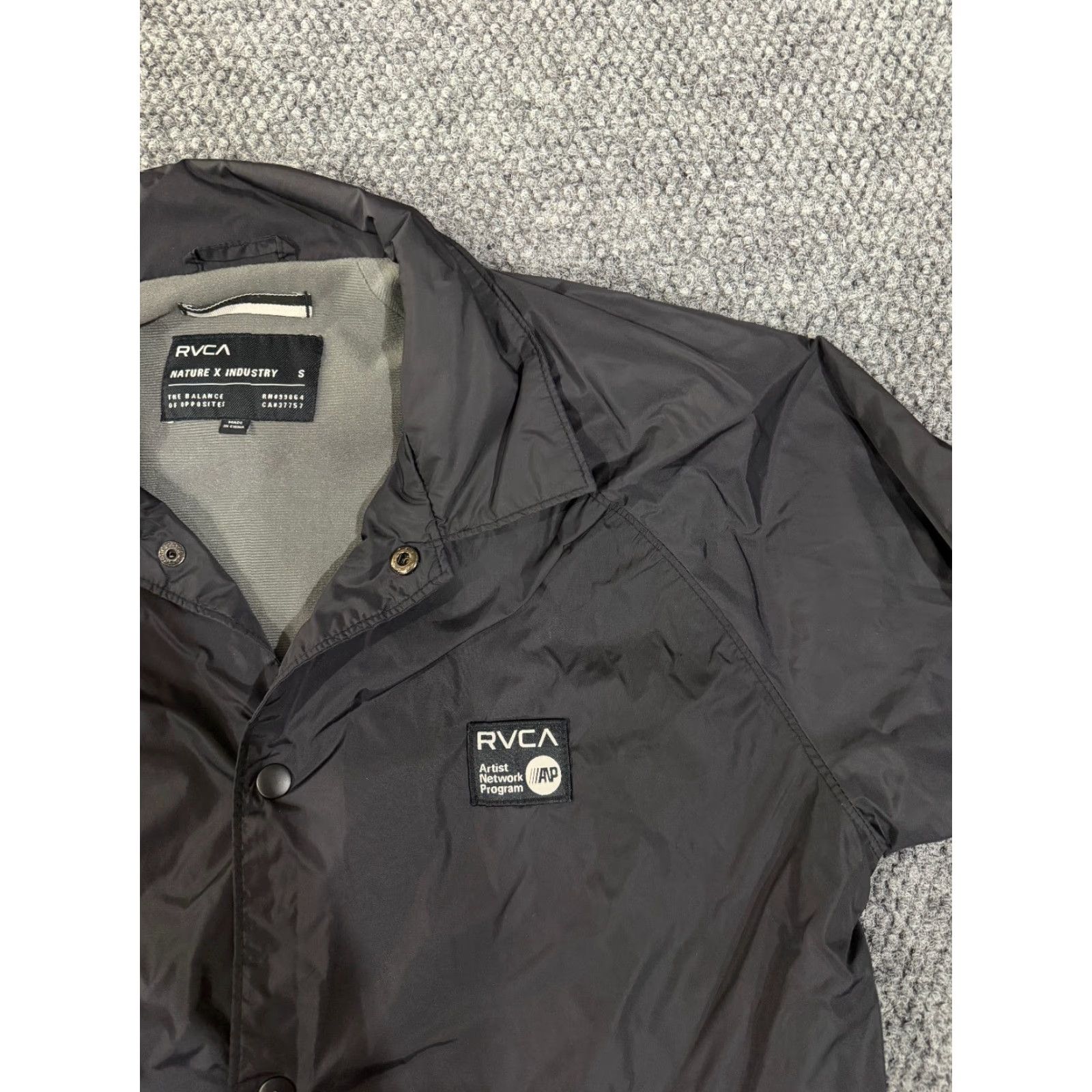 RVCA RVCA Jacket Mens Small Black Windbreaker Streetwear Coach Windbreaker Lined Zip Snap Front Logo City Fall Winter Spring Regular Size US S / EU 44-46 / 1 - 5 Thumbnail