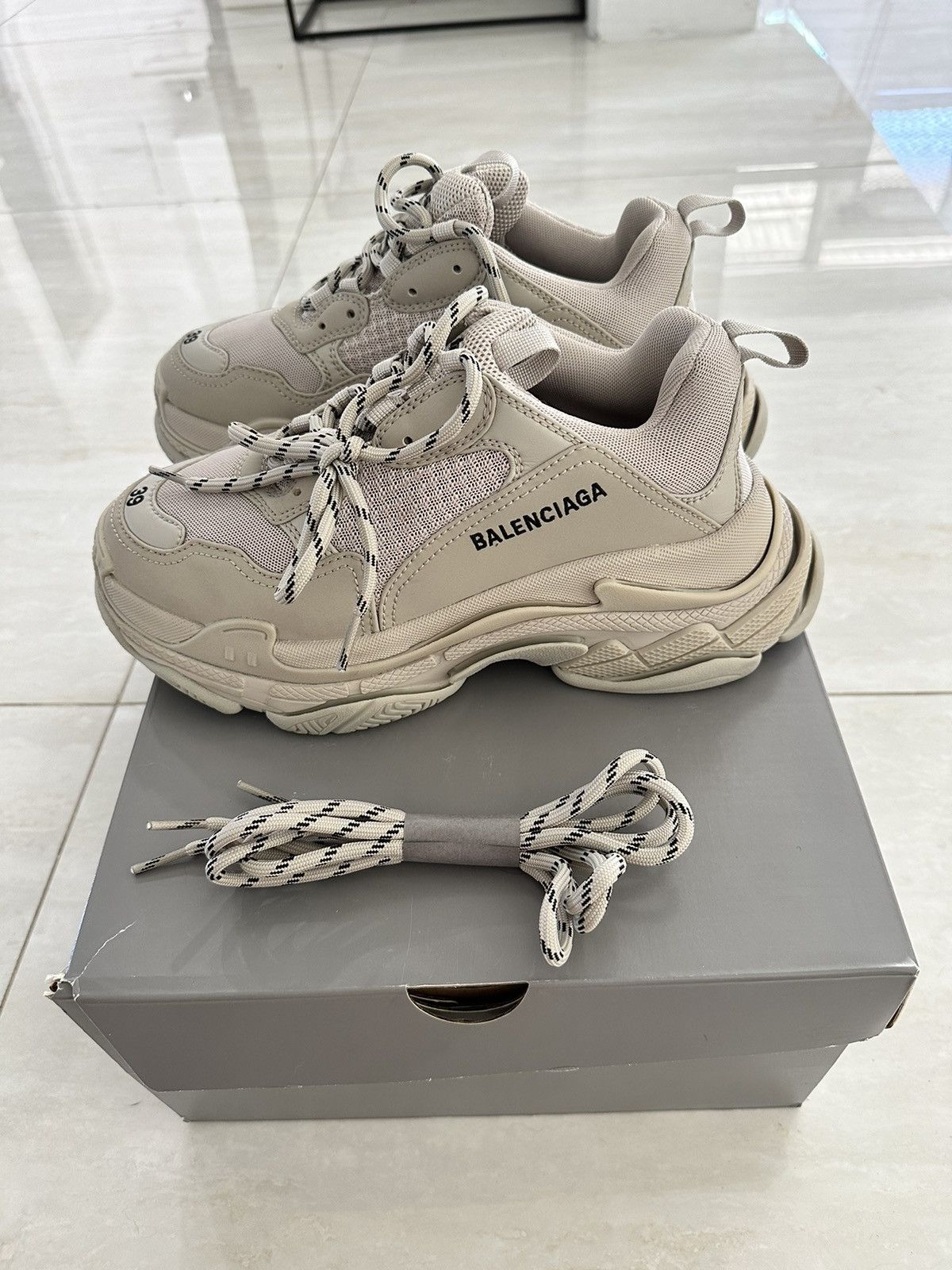 Balenciaga Balenciaga Triple S Sneaker grey | Grailed Balenciaga Balenciaga Triple S Sneaker grey | Grailed