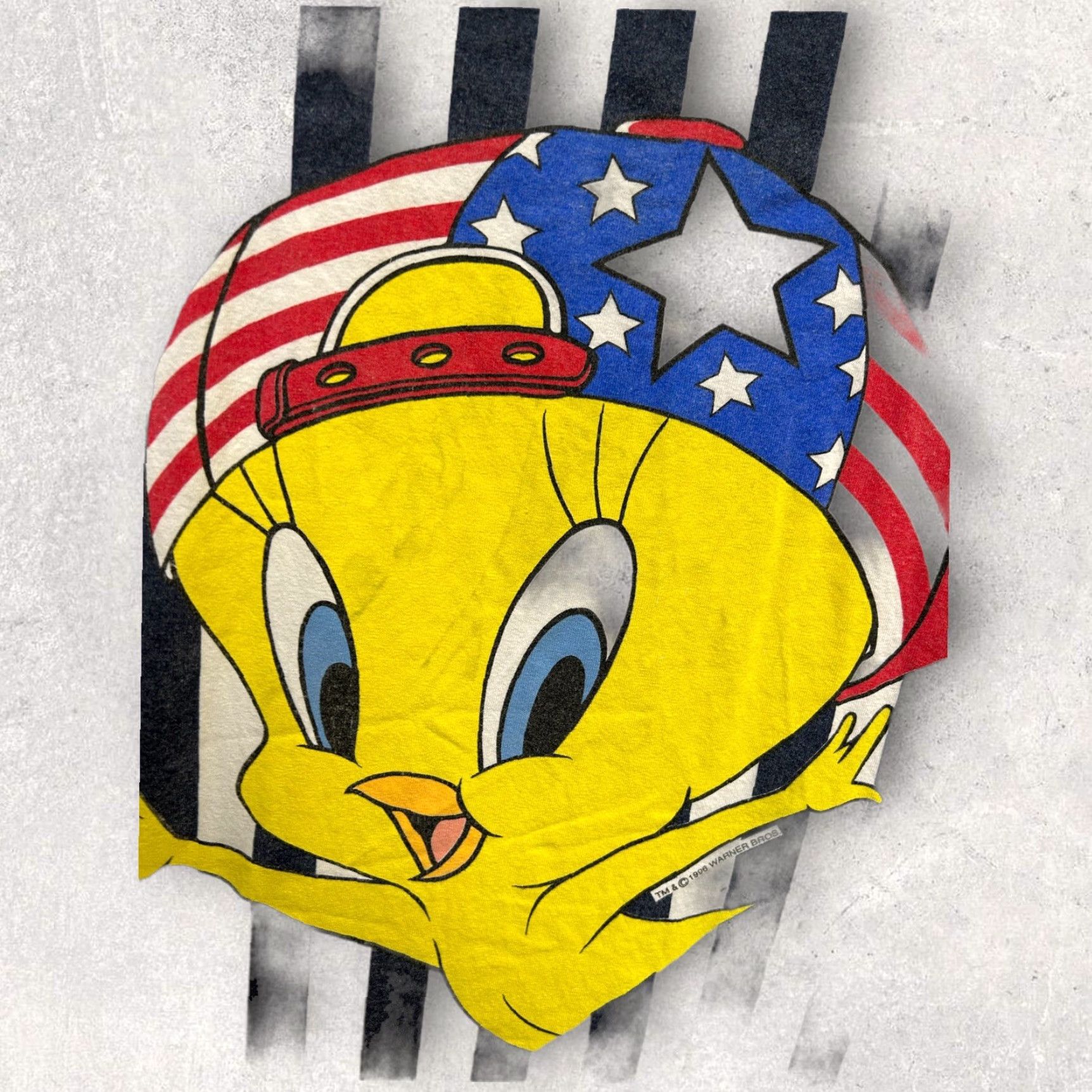 Vintage VINTAGE Tweety Looney Tunes Graphic T-Shirt Tank White XL Adult XL Panoramic Pit to Pit 24 Length 32 1996 Mens Mens Size US XL / EU 56 / 4 - 2 Thumbnail