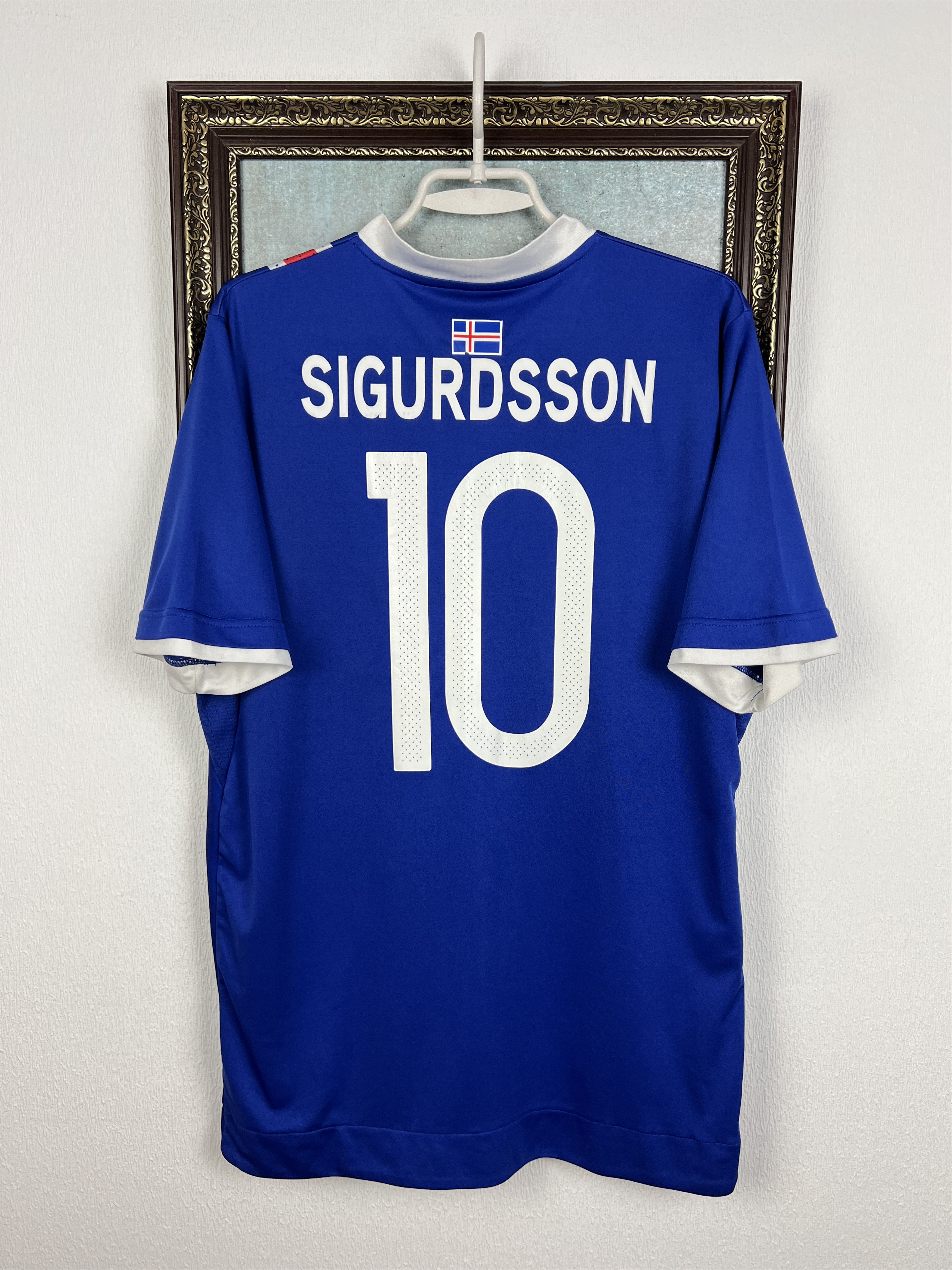 Errea Iceland 2016 Football Shirt Soccer #10 Sigurdsson Jersey Size US L / EU 52-54 / 3 - 8 Thumbnail