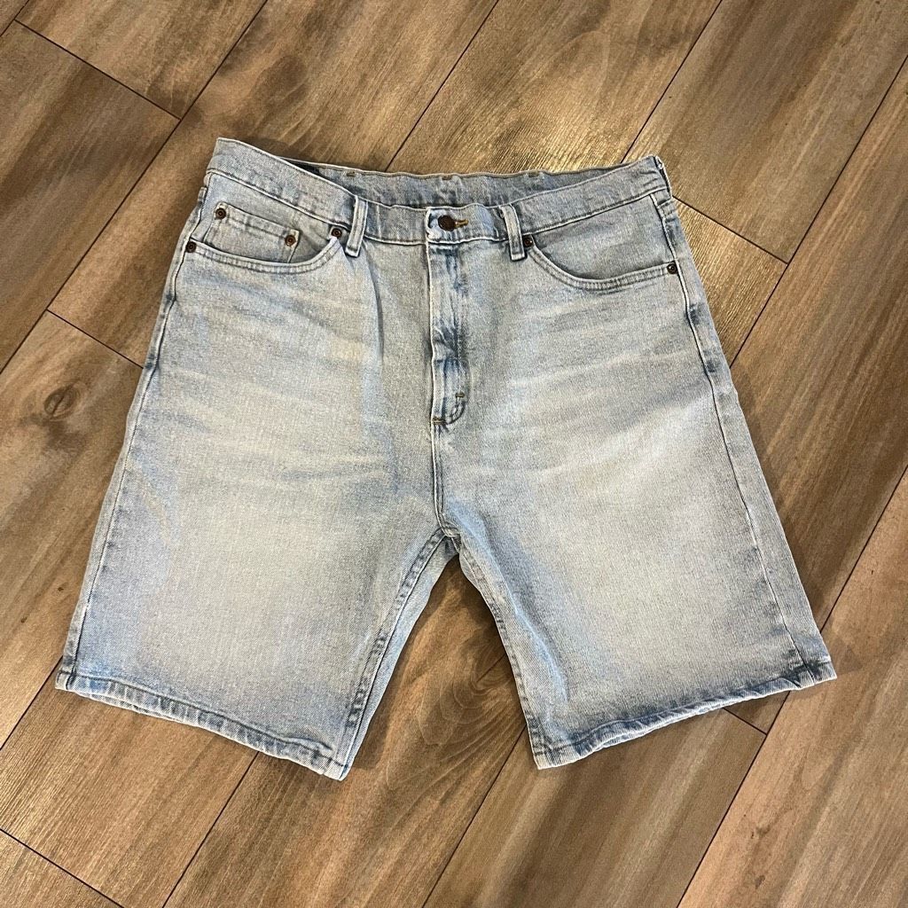 Wrangler Wrangler Medium Light Wash Y2K Denim Cargo Shorts Men 36 Size US 36 / EU 52 - 1 Thumbnail