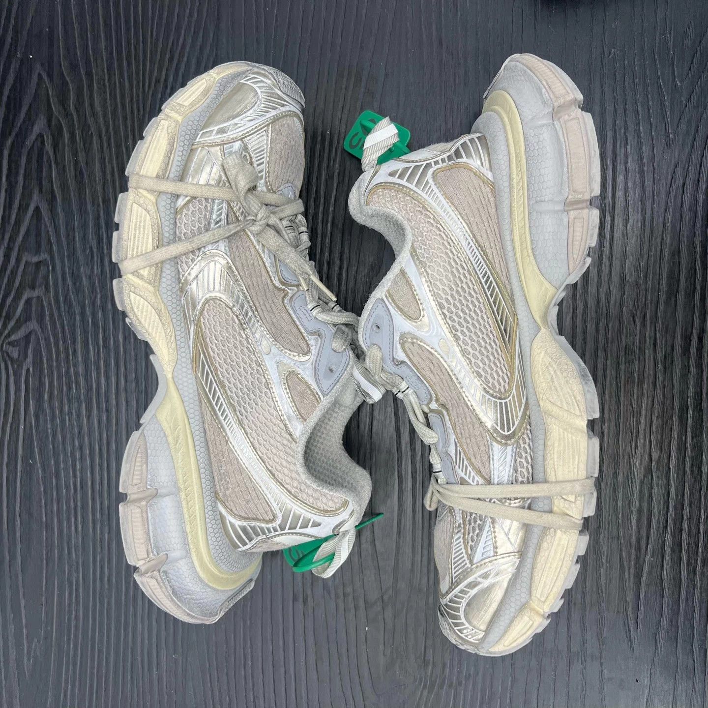 Balenciaga Balenciaga 3XL Light Gray 42 Near New 2x Worn Size US 9 / EU 42 - 3 Thumbnail