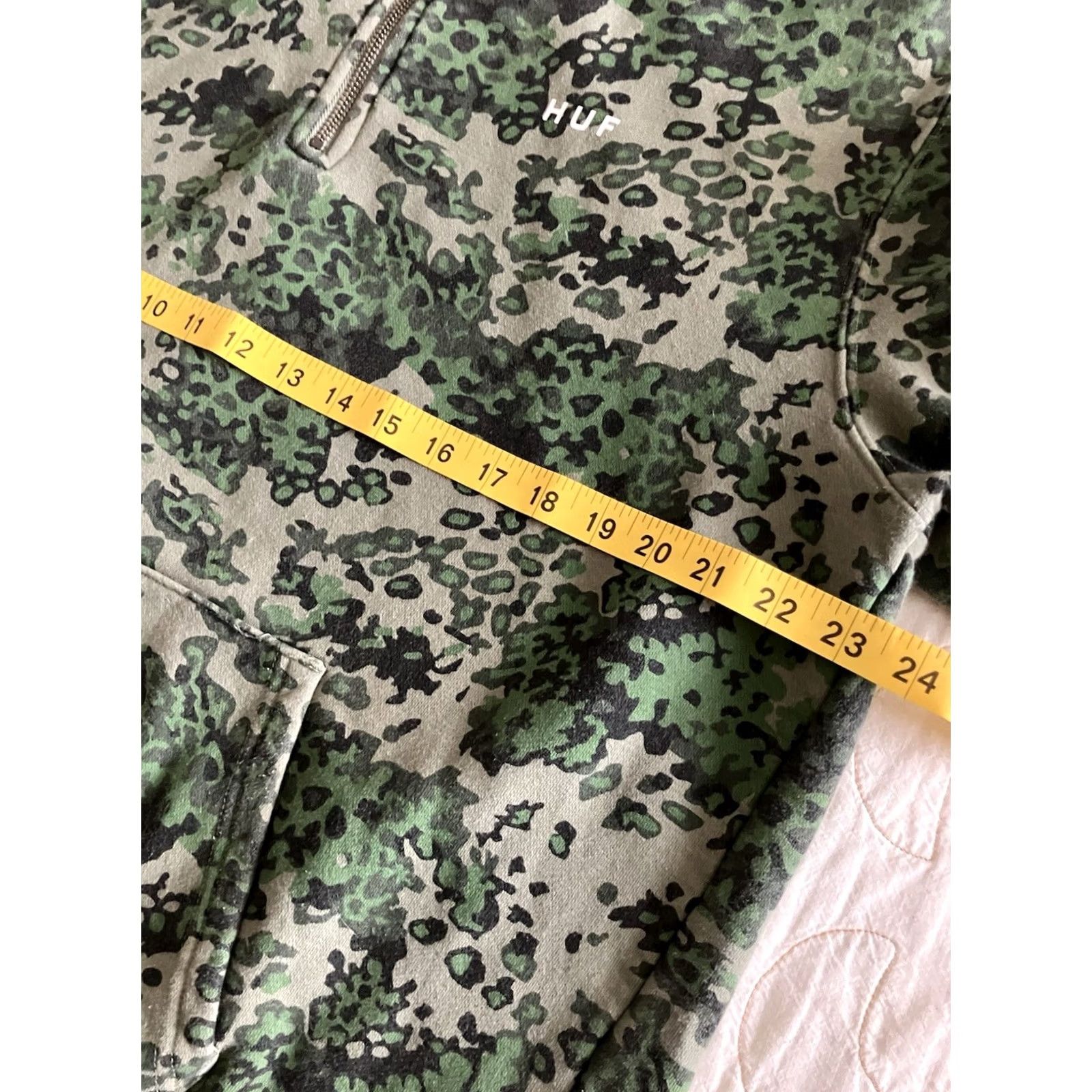 Huf HUF Contra Men's 1/4 Zip Camouflage Sweatshirt Large Pocket Sweater Large Multicolor Camouflage 1/4 Zip Pullover Men Size US L / EU 52-54 / 3 - 5 Thumbnail