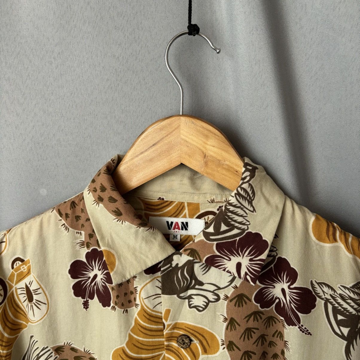 Vintage Crazy Shirt Hawaiian Aloha medium vintage rare beige Size US M / EU 48-50 / 2 - 3 Thumbnail