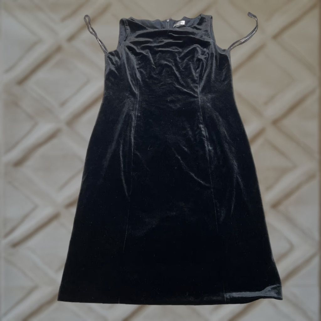 Vintage TAHARI Dress Womens Midi Velvet Black Zip Round Neck Sleeveless A-Line 6 6 Regular Dry Clean Only Velvet Zipper Casual Party/Cocktail Black Womens Size M / US 6-8 / IT 42-44 - 1 Thumbnail
