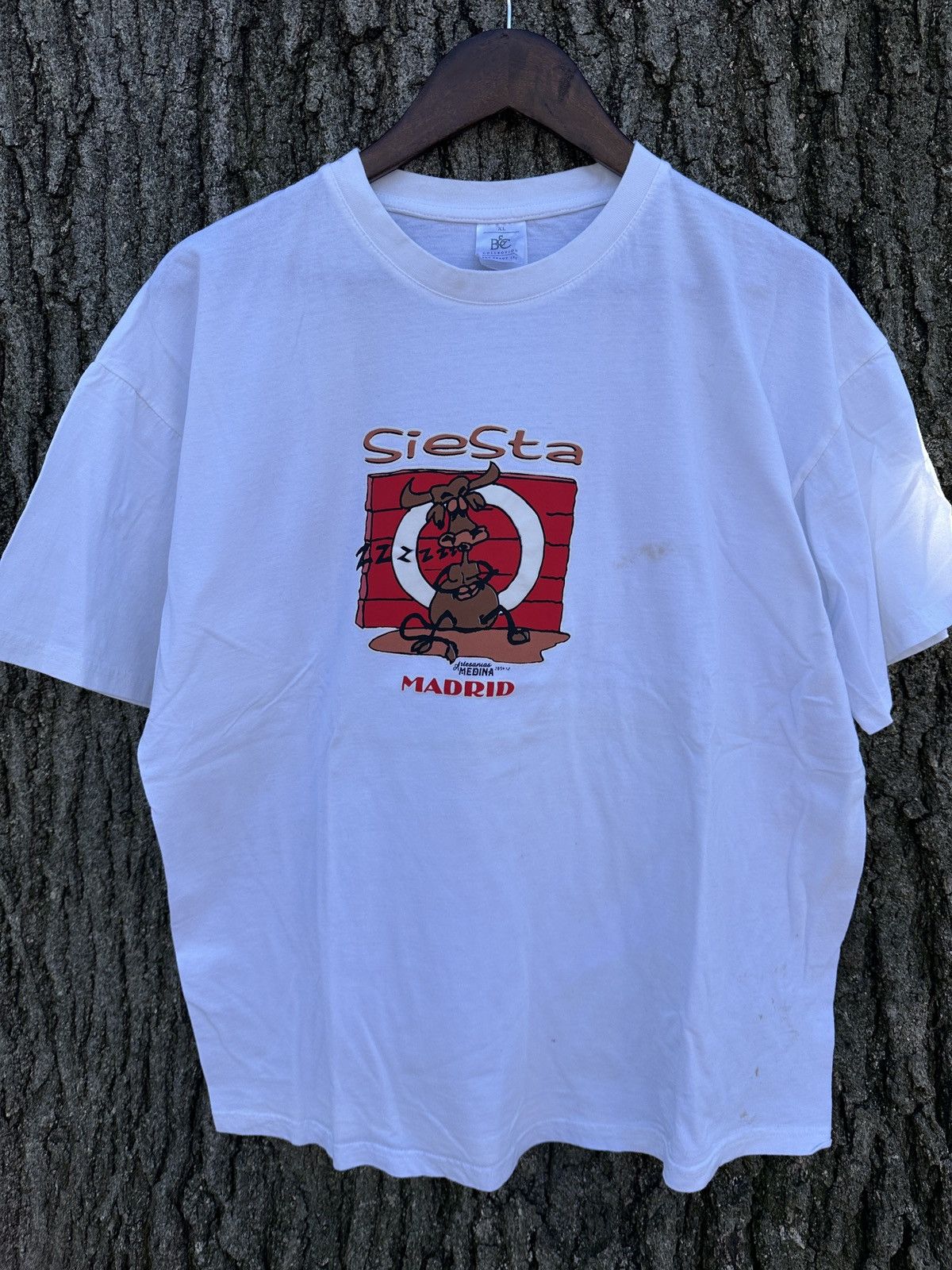 Vintage Vintage Madrid Siesta Bull Graphic T Shirt Size US XL / EU 56 / 4 - 1 Thumbnail