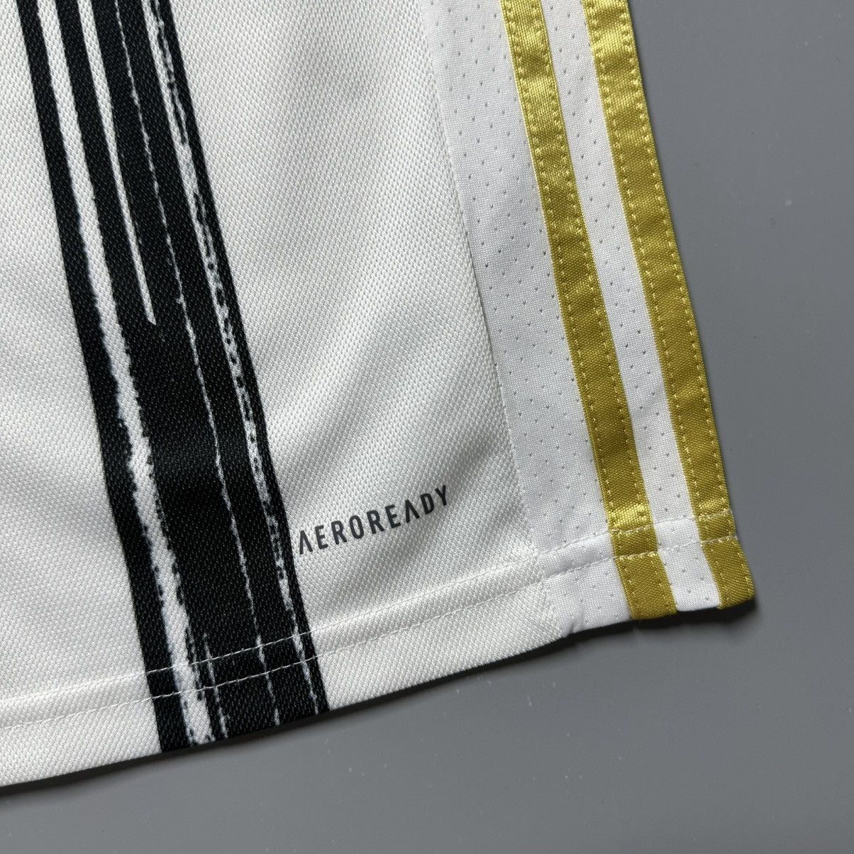 Vintage JUVENTUS ADIDAS 2020/2021 FOOTBALL HOME JERSEY #7 RONALDO Size US L / EU 52-54 / 3 - 8 Thumbnail