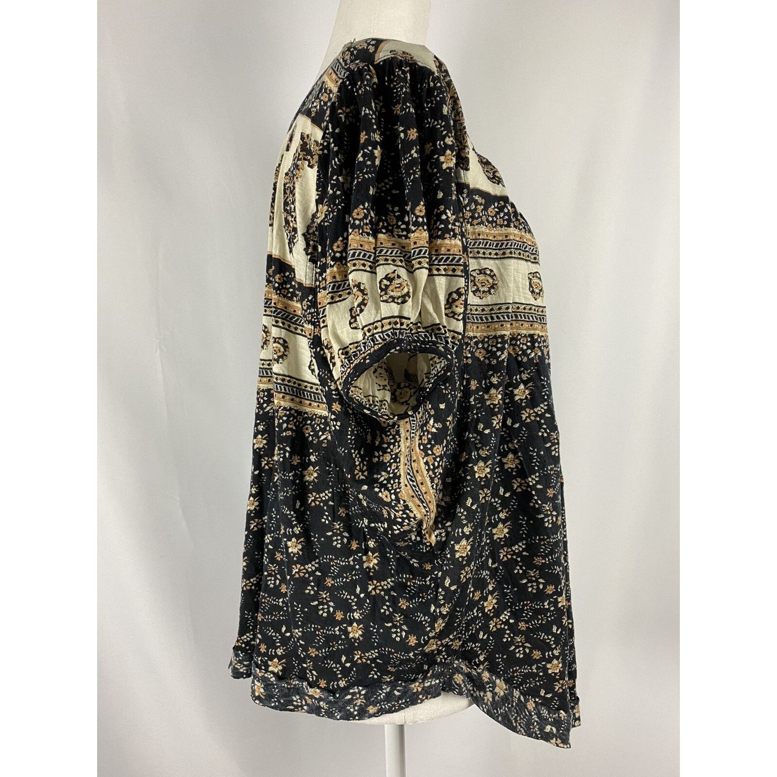 Free People FREE PEOPLE Women Black Floral Scoop Neck Top Size S A002091 Size S / US 4 / IT 40 - 3 Thumbnail