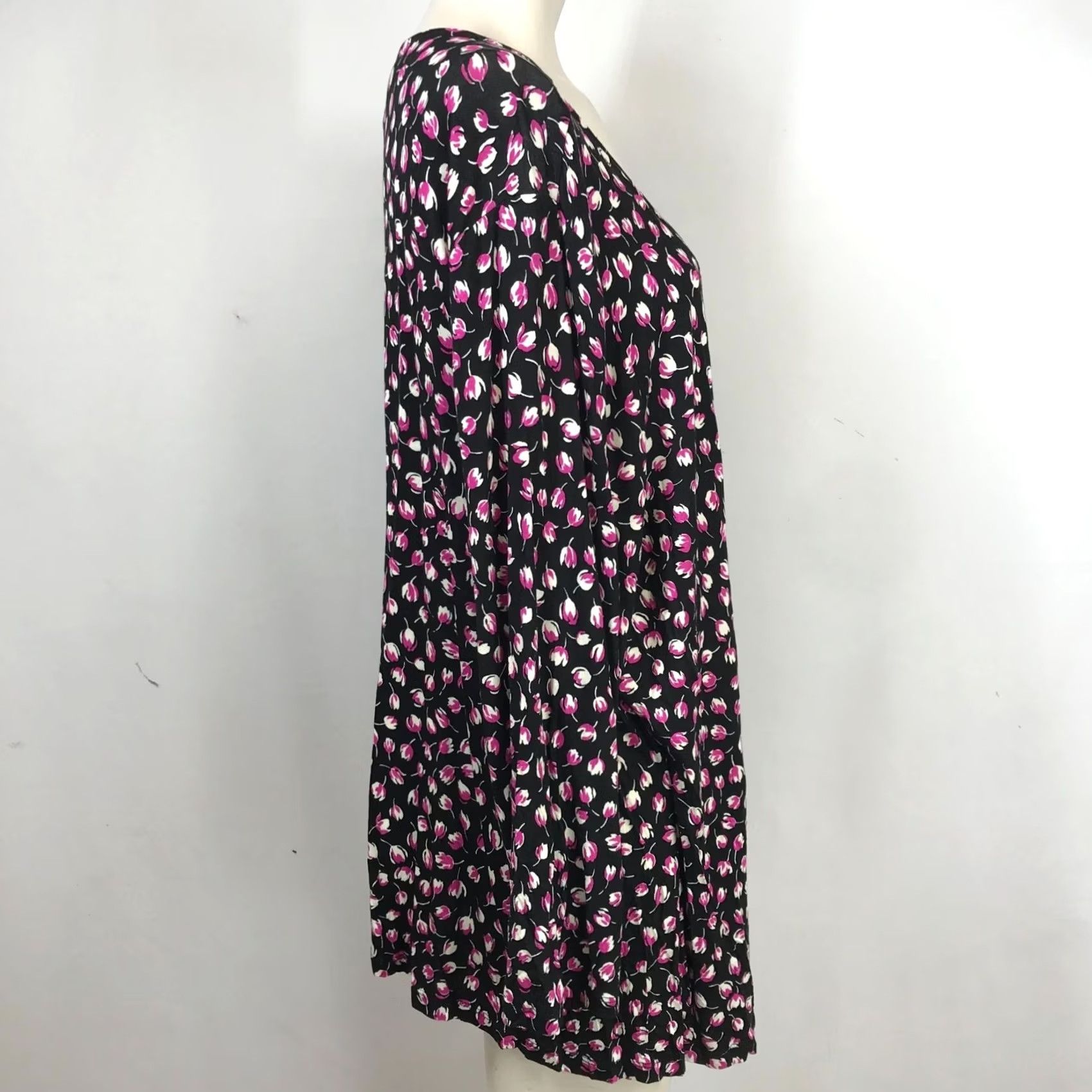 Vintage LANE BRYANT - WOMEN'S 26/28 - BLACK FLORAL LONG SLEEVE CRISS CROSS V NECK TOP Size 4XL / US 24-26 - 4 Thumbnail