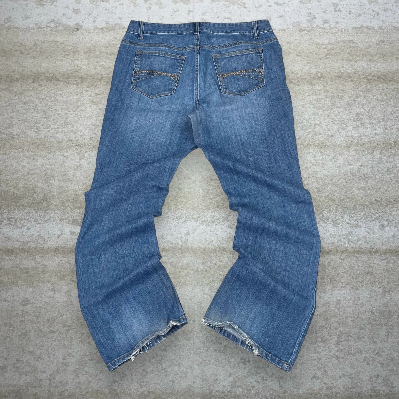 Tommy Hilfiger Vintage Y2K Tommy Hilfiger Jeans 34x30 Flared Medium Wash Size 34" / US 12 / IT 48 - 1 Thumbnail
