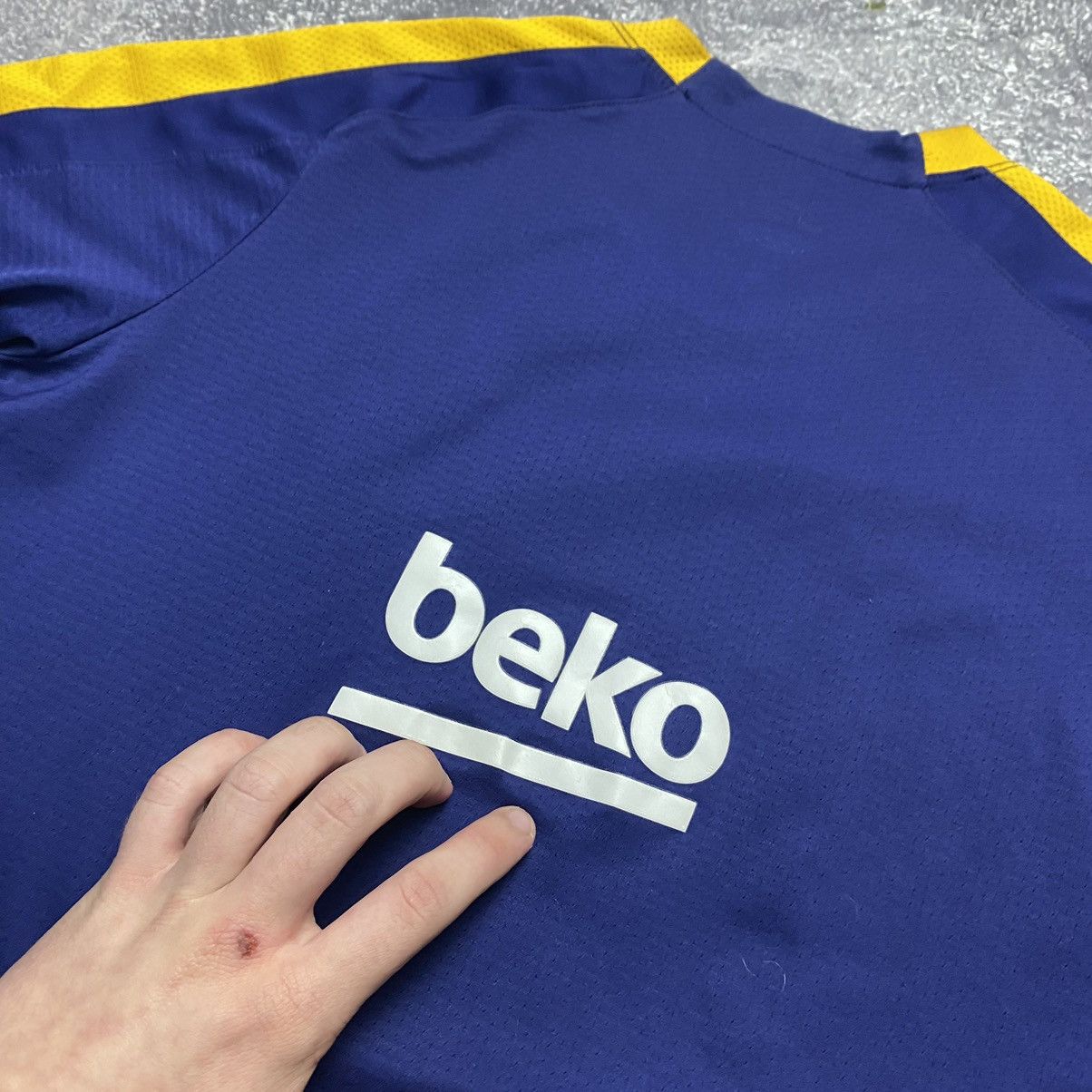 Nike Vintage Nike FC Barcelona Qatar football team jersey Size US S / EU 44-46 / 1 - 13 Thumbnail