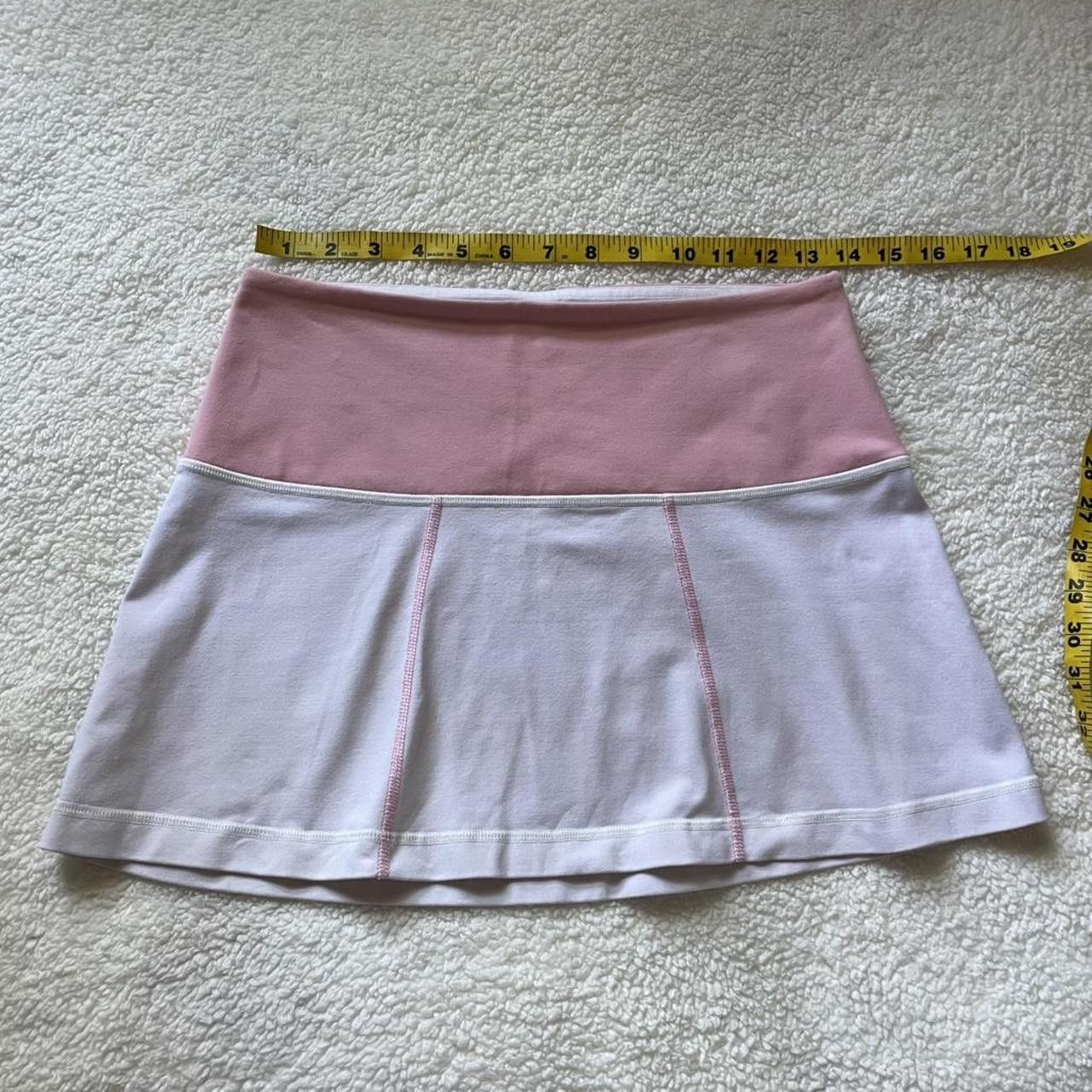 Lululemon 2000s Lululemon pink and white reversible mini skirt Size 28" / US 6 / IT 42 - 4 Thumbnail