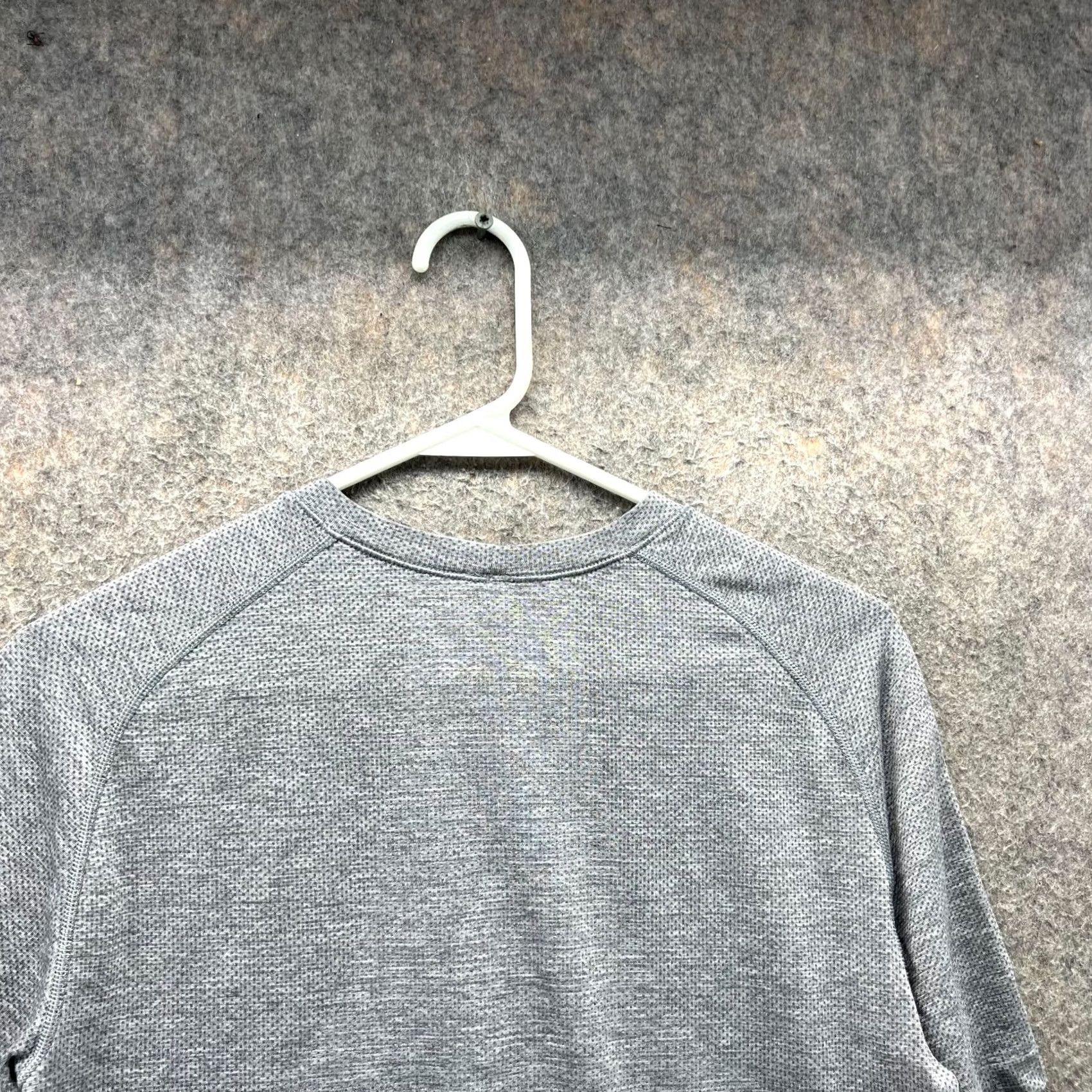 Lululemon Lululemon Shirt Womens 8 Gray Crewneck Swiftly Tech Athletic Training Tee Shirt Women 8 Gray Crew Neck Short Sleeve Nike? Size M / US 6-8 / IT 42-44 - 5 Thumbnail