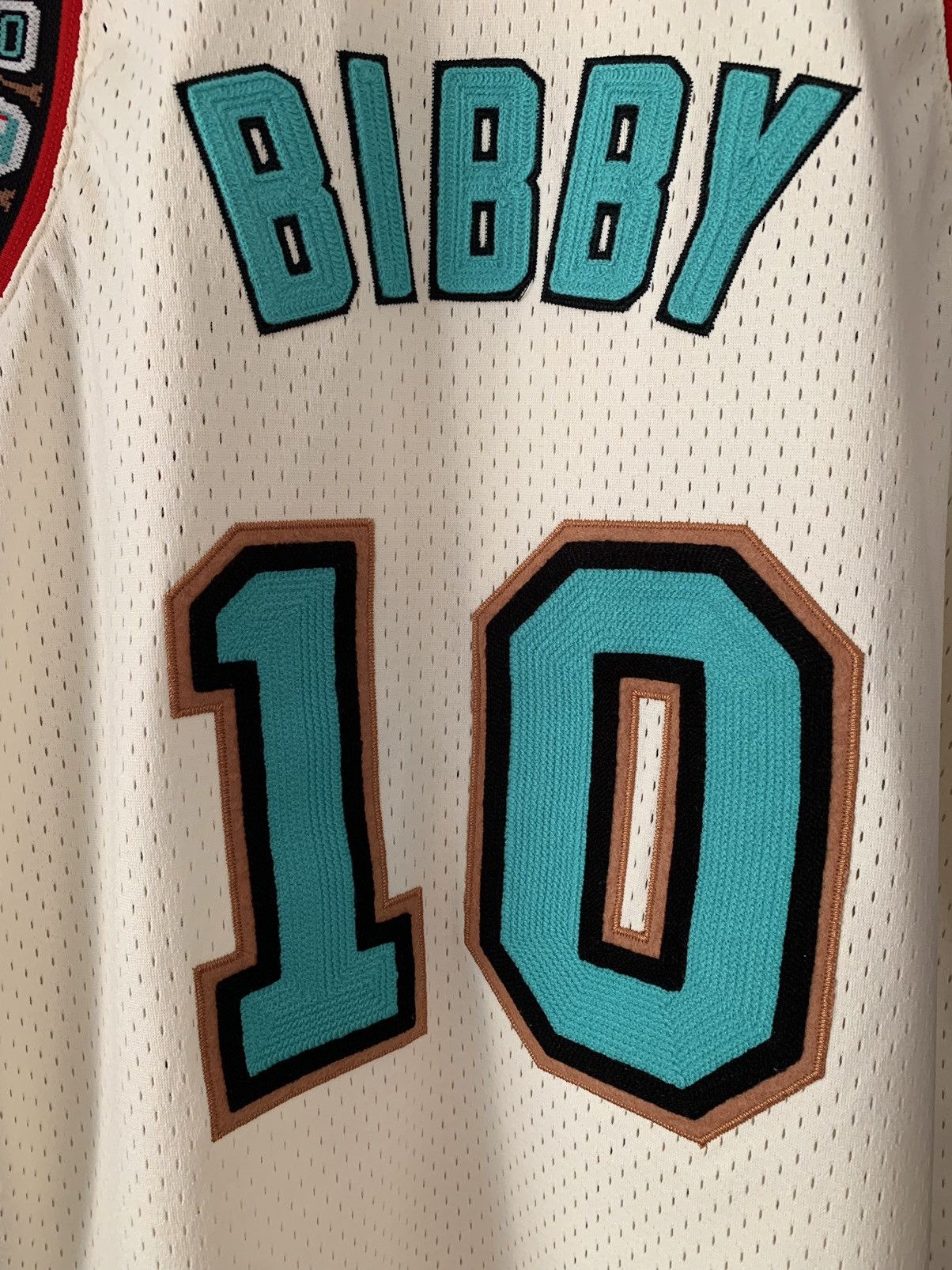 Mitchell & Ness Vancouver Grizzlies Mike Bibby Mitchell & Ness Jersey Size US L / EU 52-54 / 3 - 8 Thumbnail