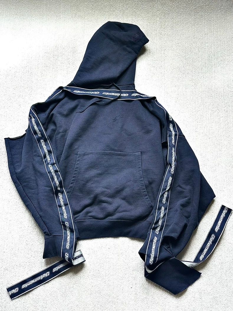 Vetements Vetements Sleeve Ribbon Hooded Sweatshirt Size US S / EU 44-46 / 1 - 1 Thumbnail
