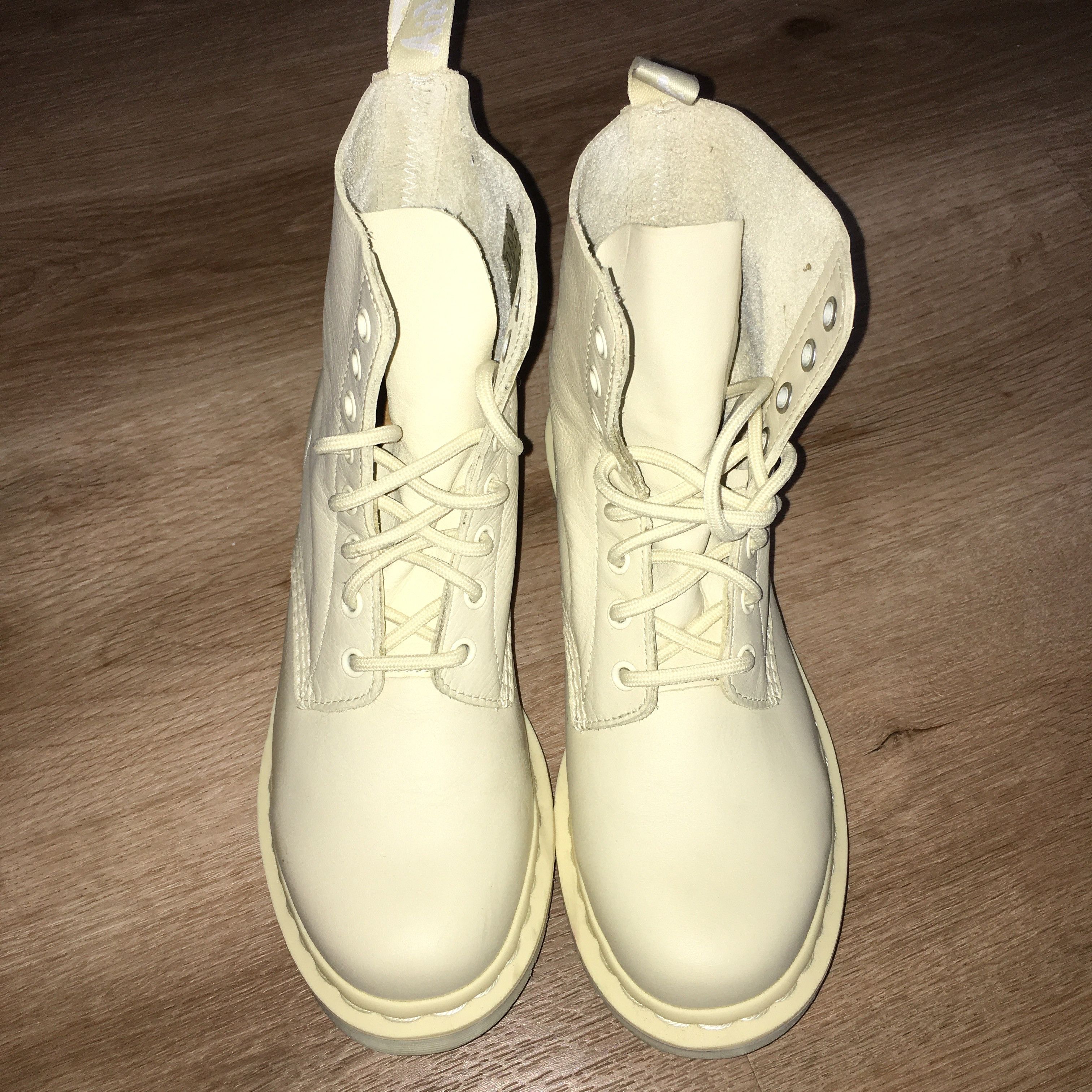 Dr. Martens 1460 Pascal Mono Off White Size US 8.5 / IT 38.5 - 1 Thumbnail