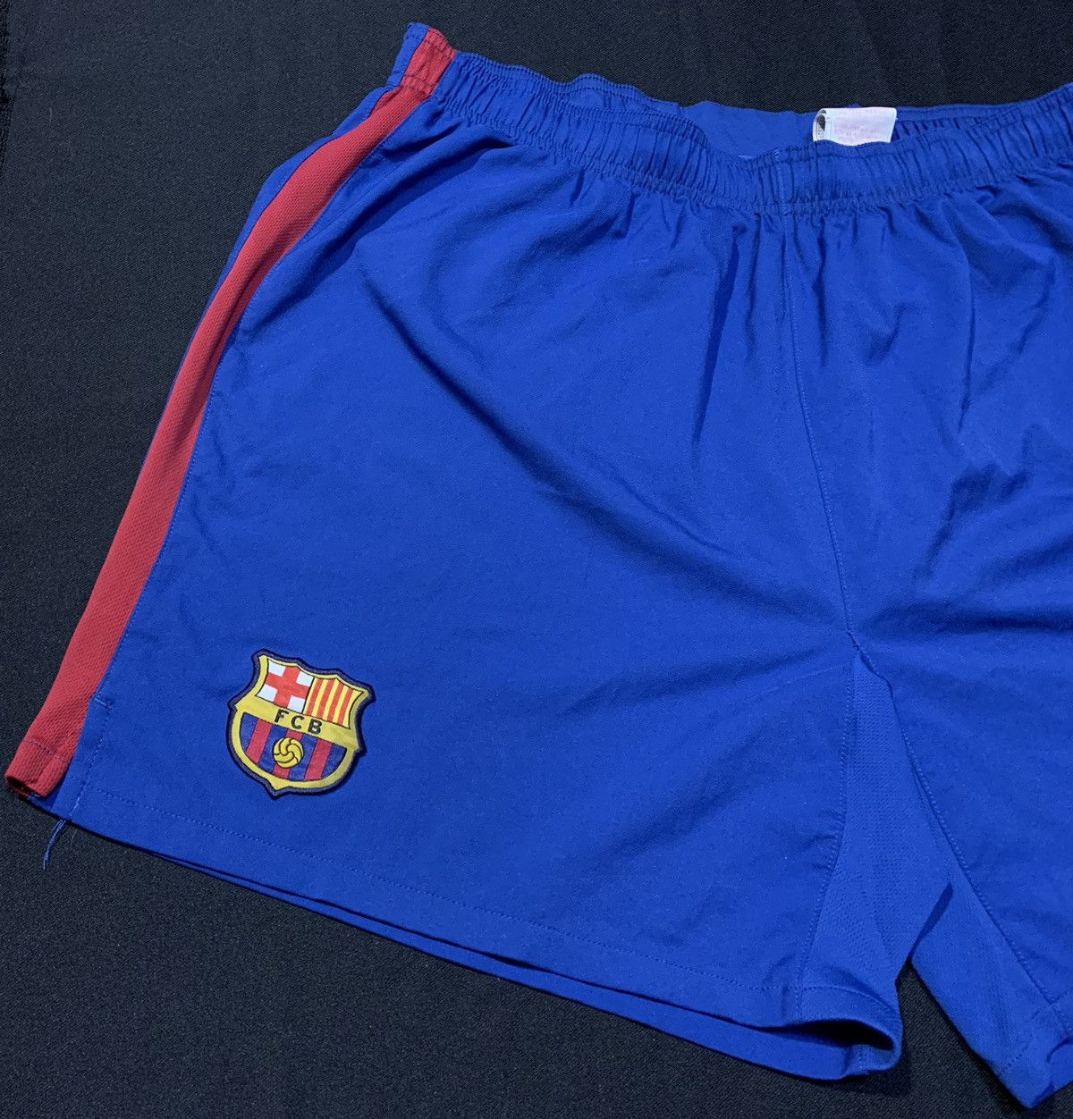 Nike Vintage Nike Barcelona shorts size Xl Size US 36 / EU 52 - 2 Thumbnail