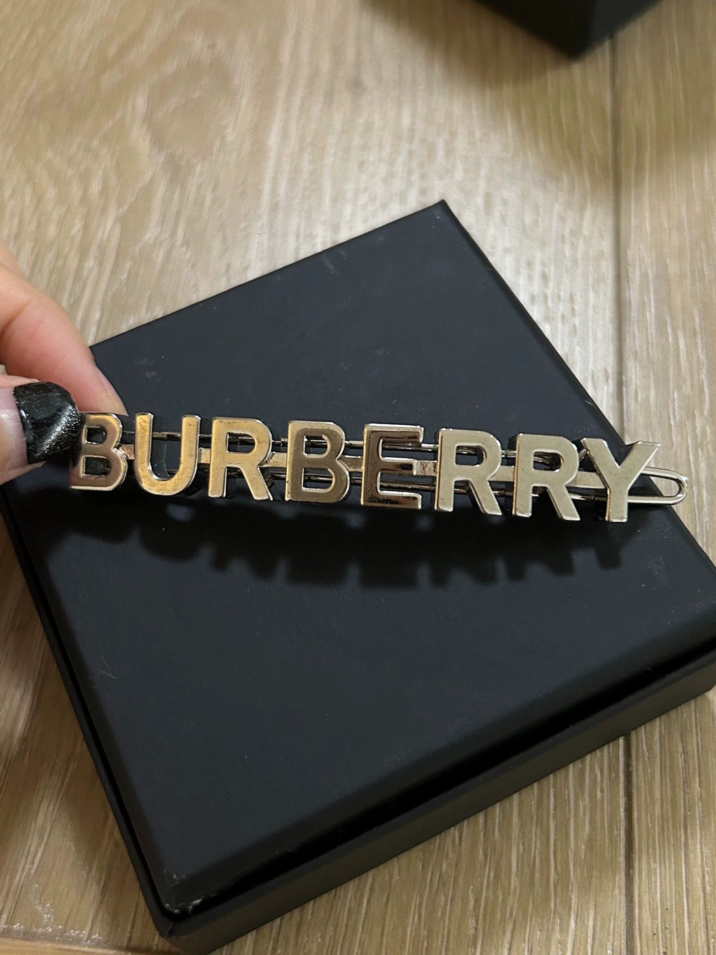 Burberry Burberry Love Burberry Hair Clip 99 New Size ONE SIZE - 2 Thumbnail