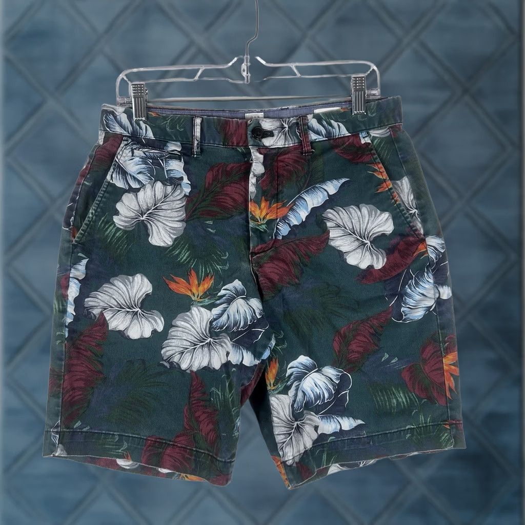 Gap Gap Green Tropic All Over Print 10" Inseam Shorts Mens 30 Vintage Fit Chino Casual Pocket Floral Pattern Size US 30 / EU 46 - 1 Thumbnail