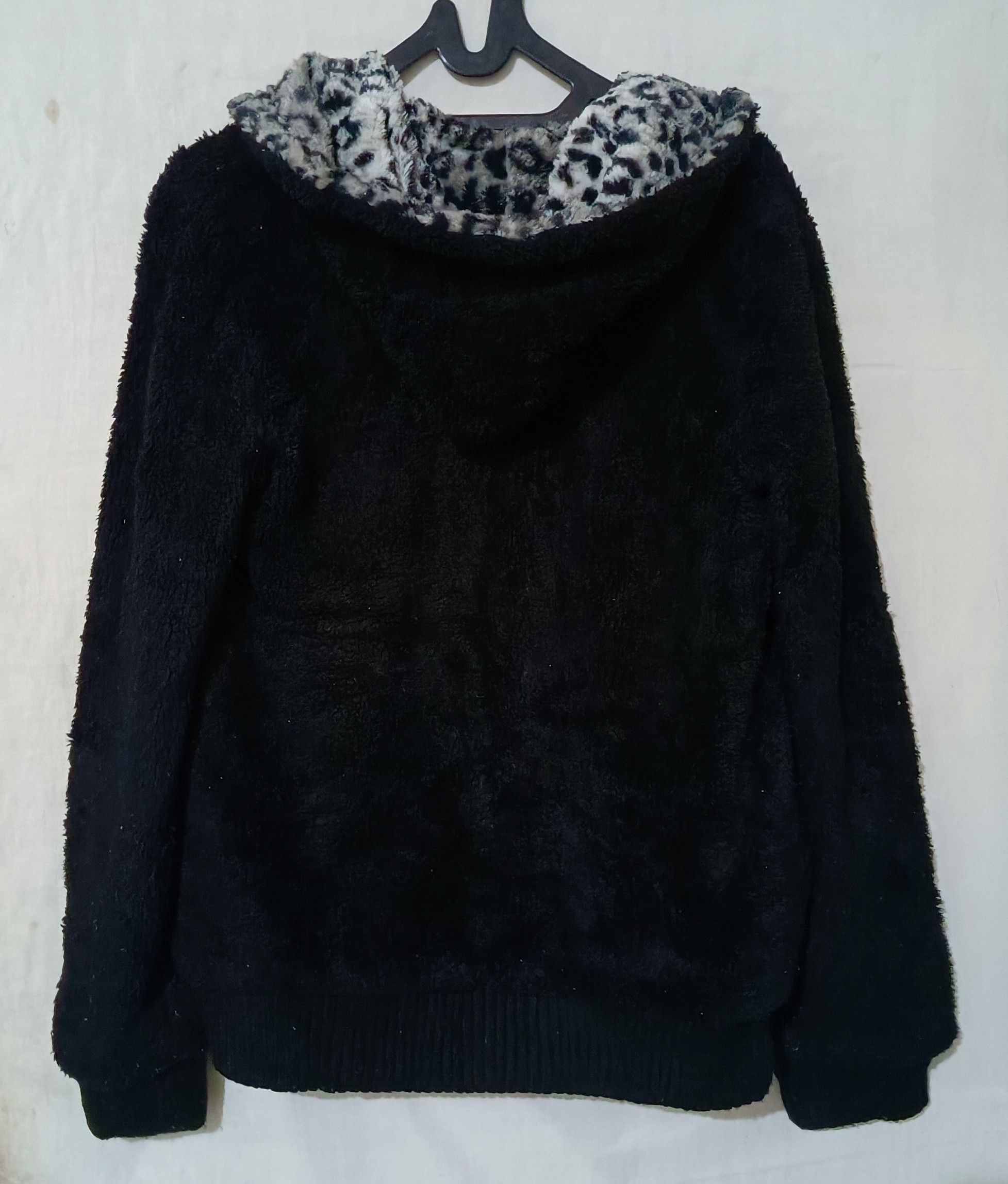 Le Grande Bleu (L.G.B.) white leopard Reversible Size US S / EU 44-46 / 1 - 4 Thumbnail
