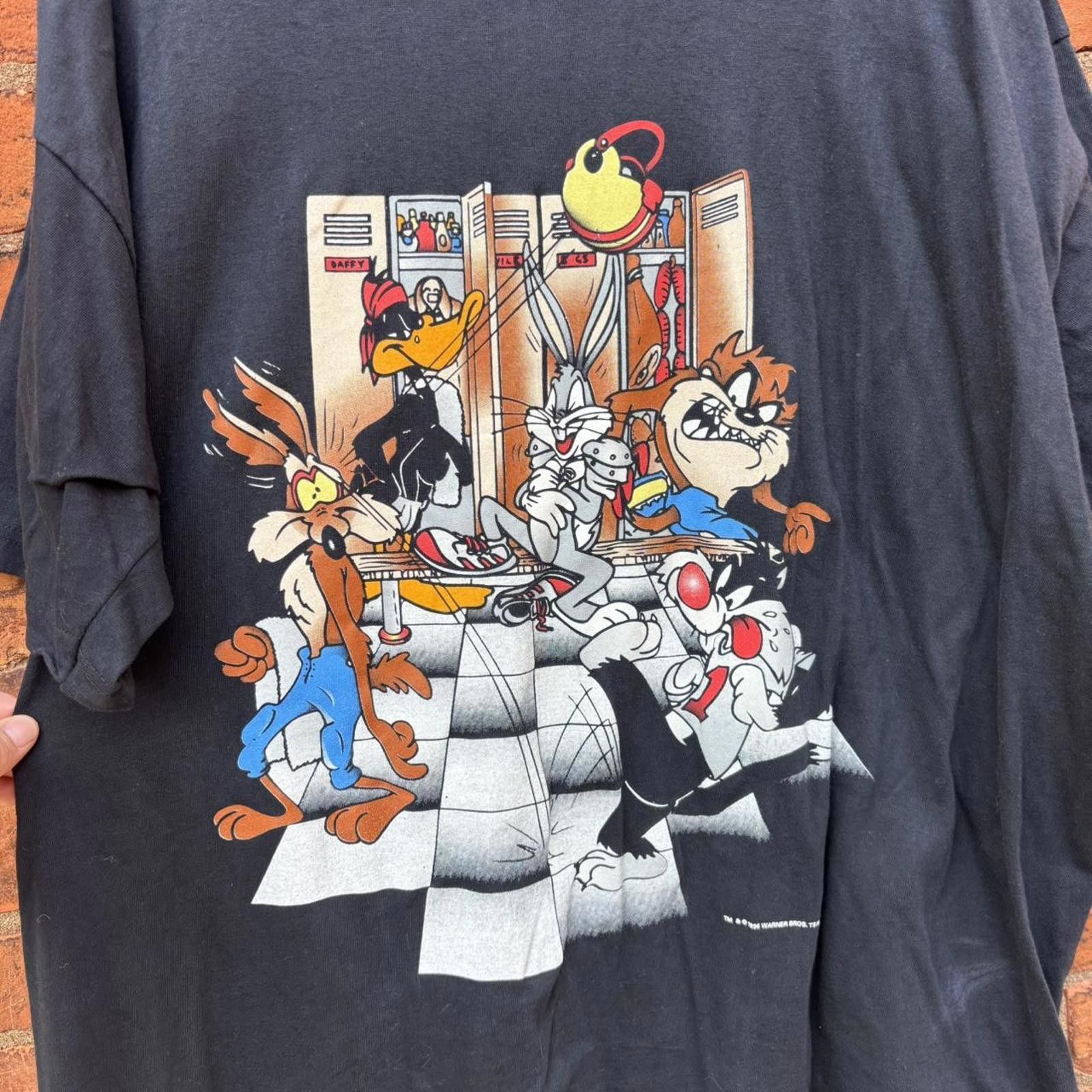 Designer vintage looney tunes locker room novel tees t shirt 1996 XXL Size US XXL / EU 58 / 5 - 3 Thumbnail