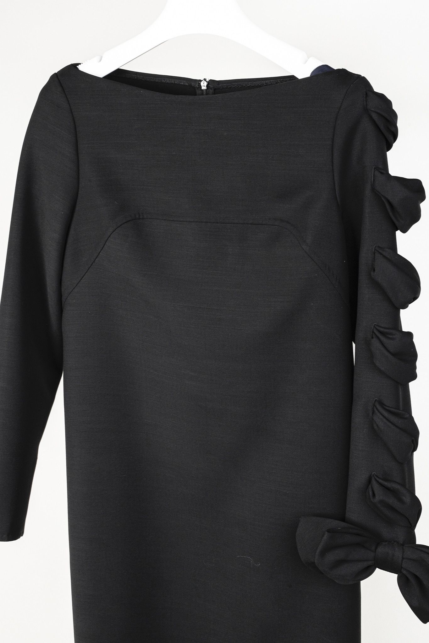 Valentino Valentino SS/18 Very V Black Wool-Cady Lace-Up Sleeve Dress Size M / US 6-8 / IT 42-44 - 3 Thumbnail