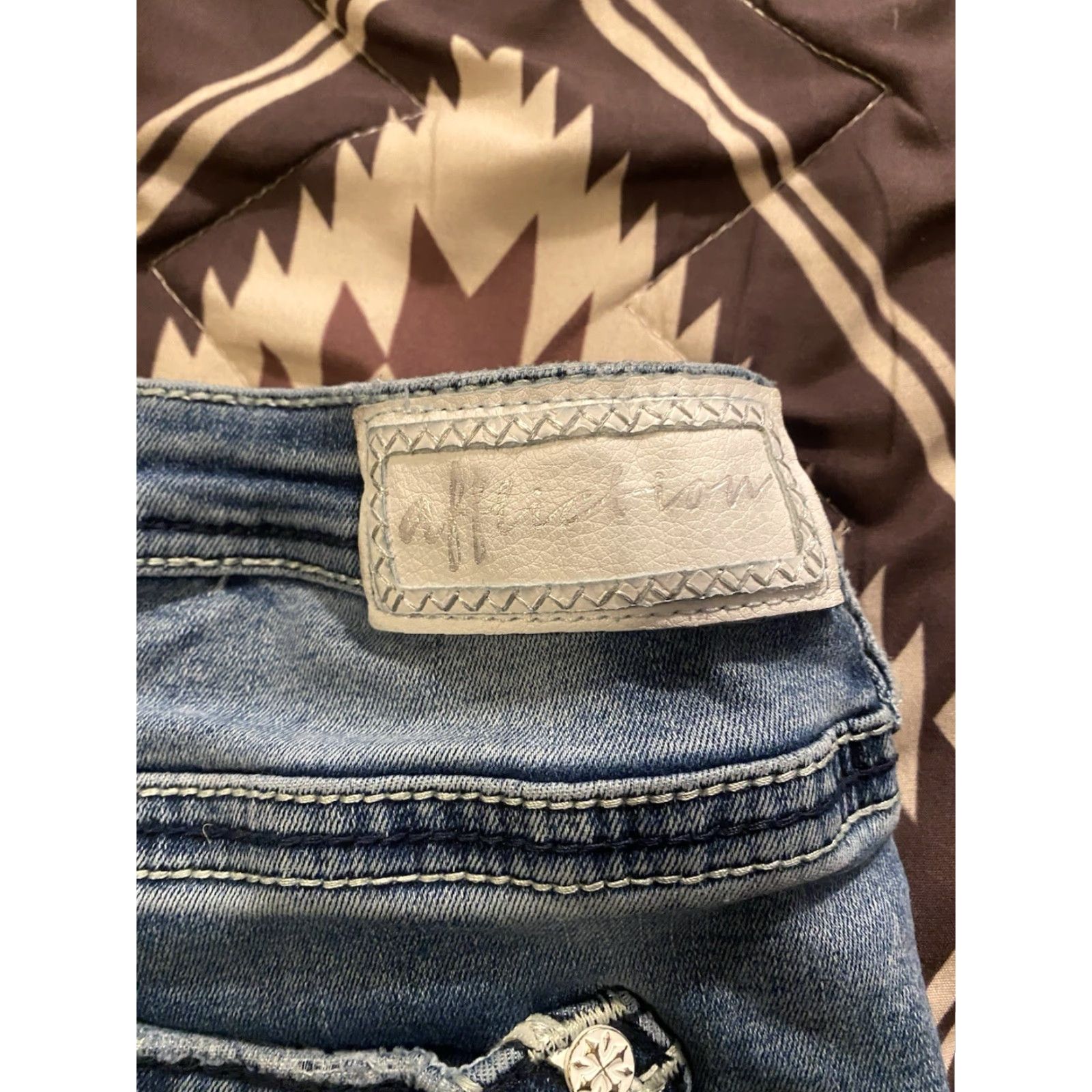 Affliction Affliction Jade Women’s Bootcut Jeans Regular Low Rise 31 Embroidered Embellished Blue Denim Stretch Pockets Size 24" / US 00 / IT 34 - 4 Thumbnail
