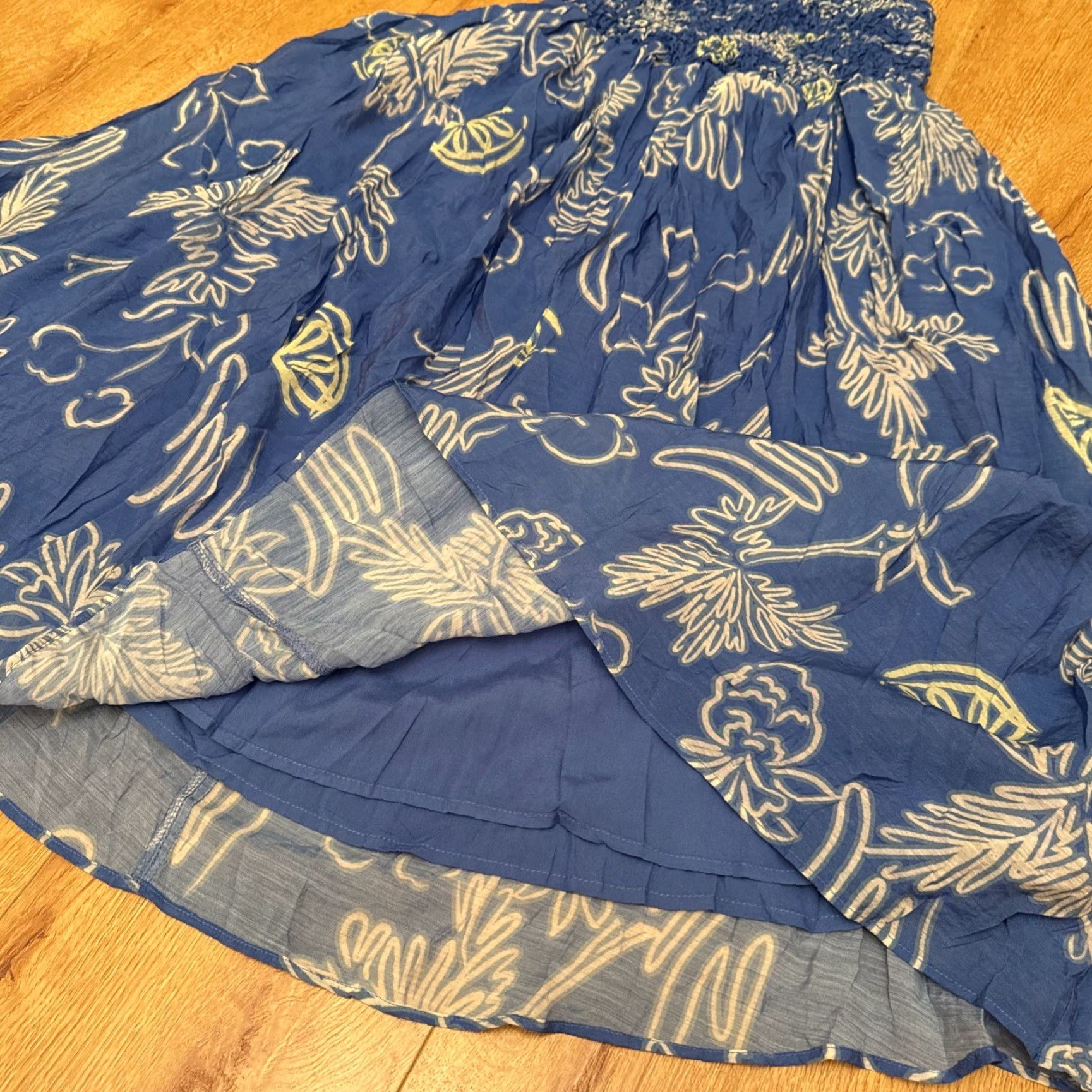 ASTR The Label ASTR the Label Tropical Print A-Line Skirt XS Blue Lemon Print Smocked Lined Women Size 26" / US 2 / IT 38 - 7 Thumbnail