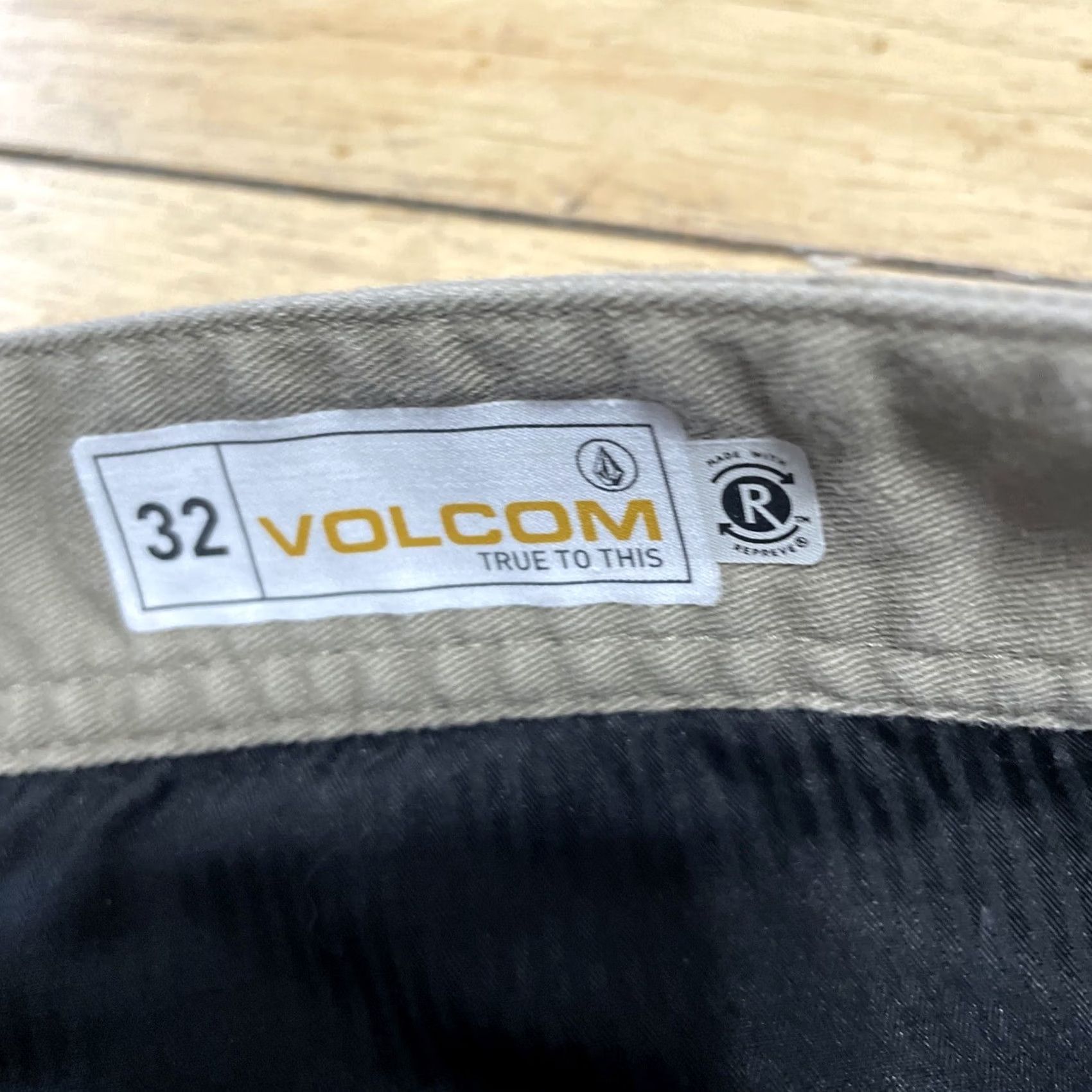 Volcom Volcom Chino Shorts Men 32 Khaki Tan Preppy Beach Logo Twill Flat Front Skater Size US 32 / EU 48 - 4 Thumbnail