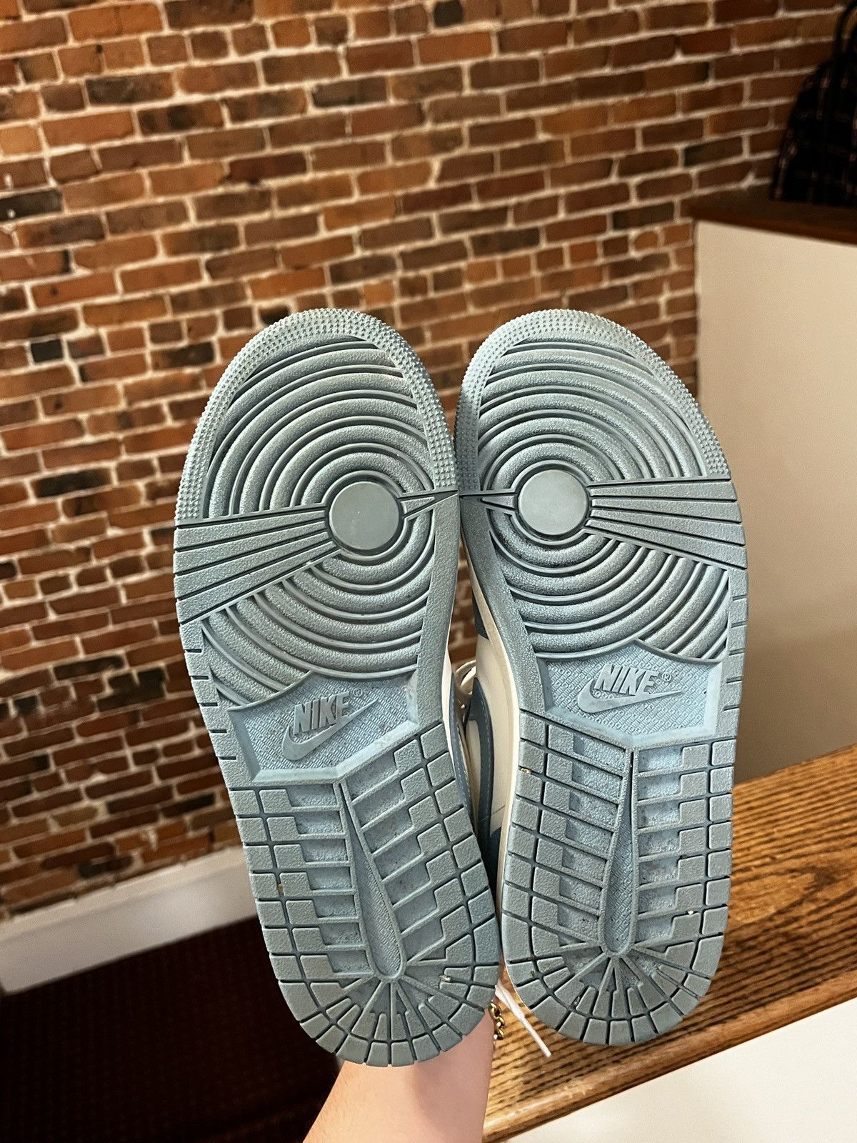 Jordan Brand Air Jordan 1 Mid "UNC" Size US 9 / IT 39 - 6 Thumbnail